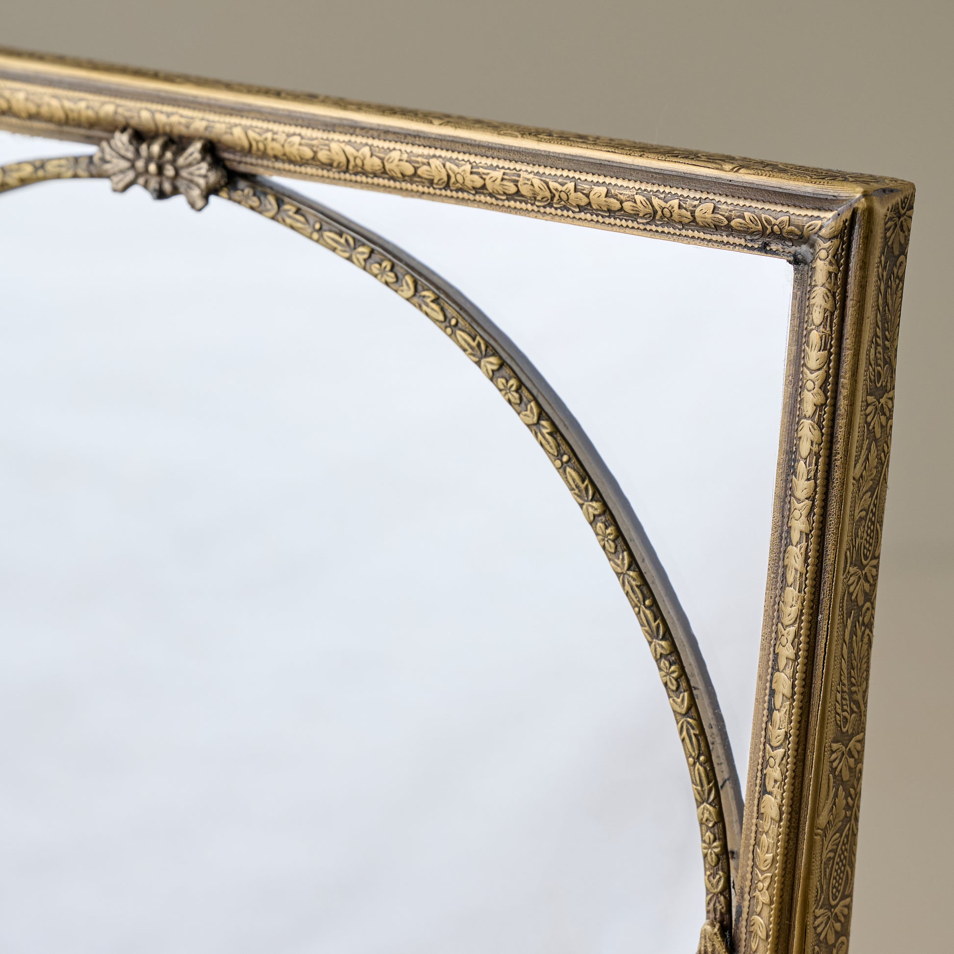 Vienna Tabletop Mirror close up view of floral etched border detailing