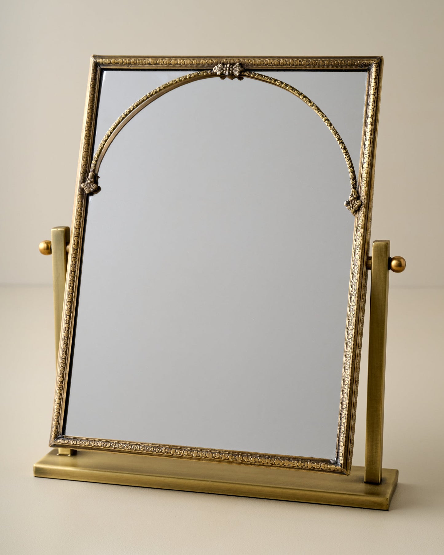 Vienna Tabletop Mirror Magnolia Vienna Tabletop Mirror Magnolia