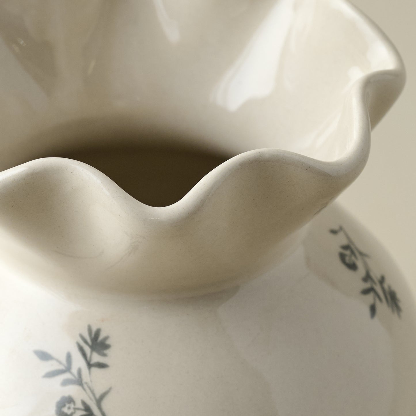 Jane Floral Vase close up ruffle detailing