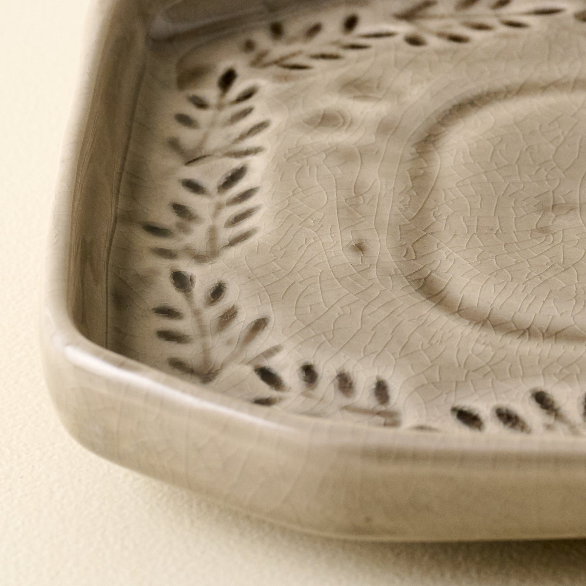 Harper Ceramic Floral Tray (small) close up view of detail