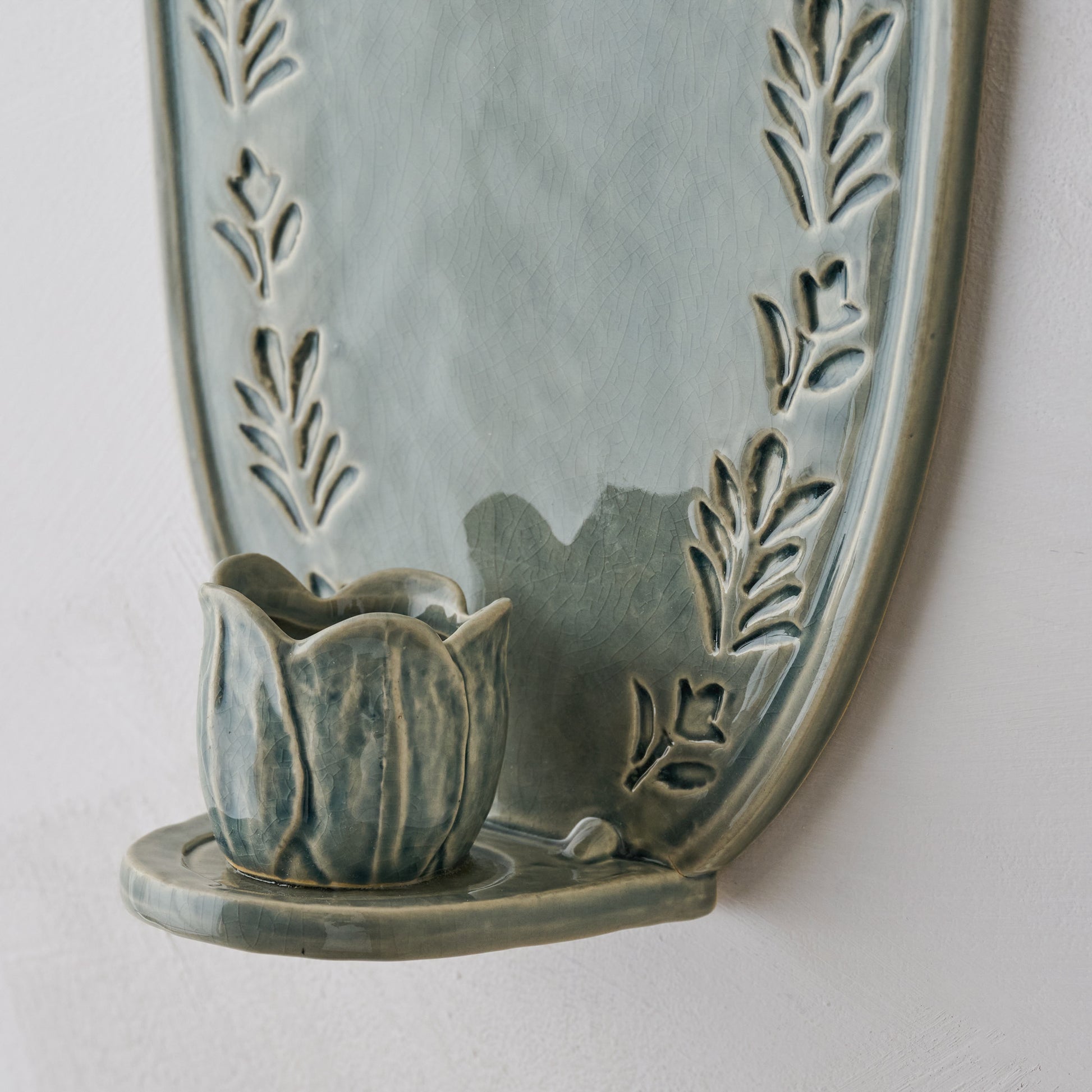 Annie Floral Ceramic Wall Sconce close up of tulip taper holder base