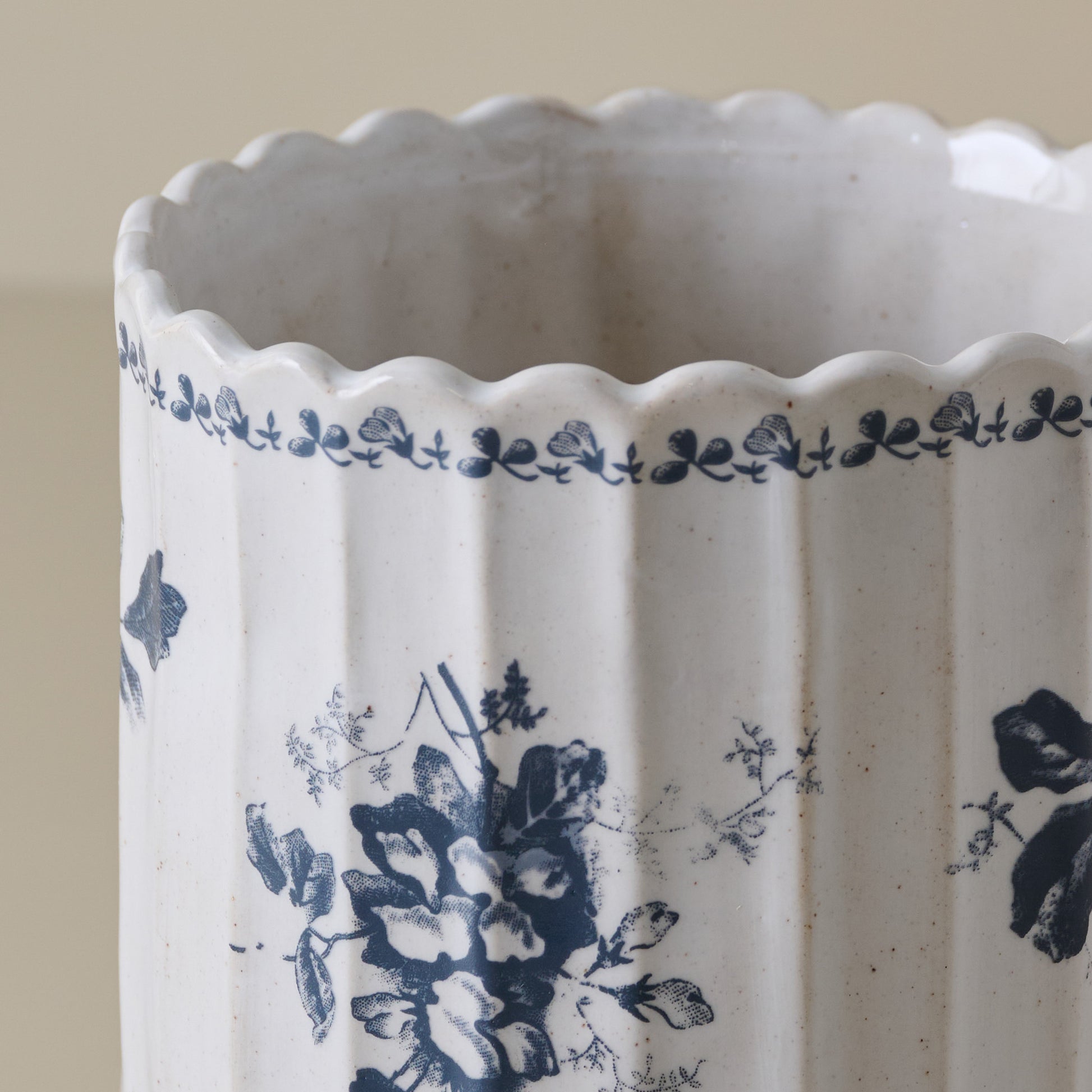 Heirloom Garden Scalloped Utensil Crock close up view