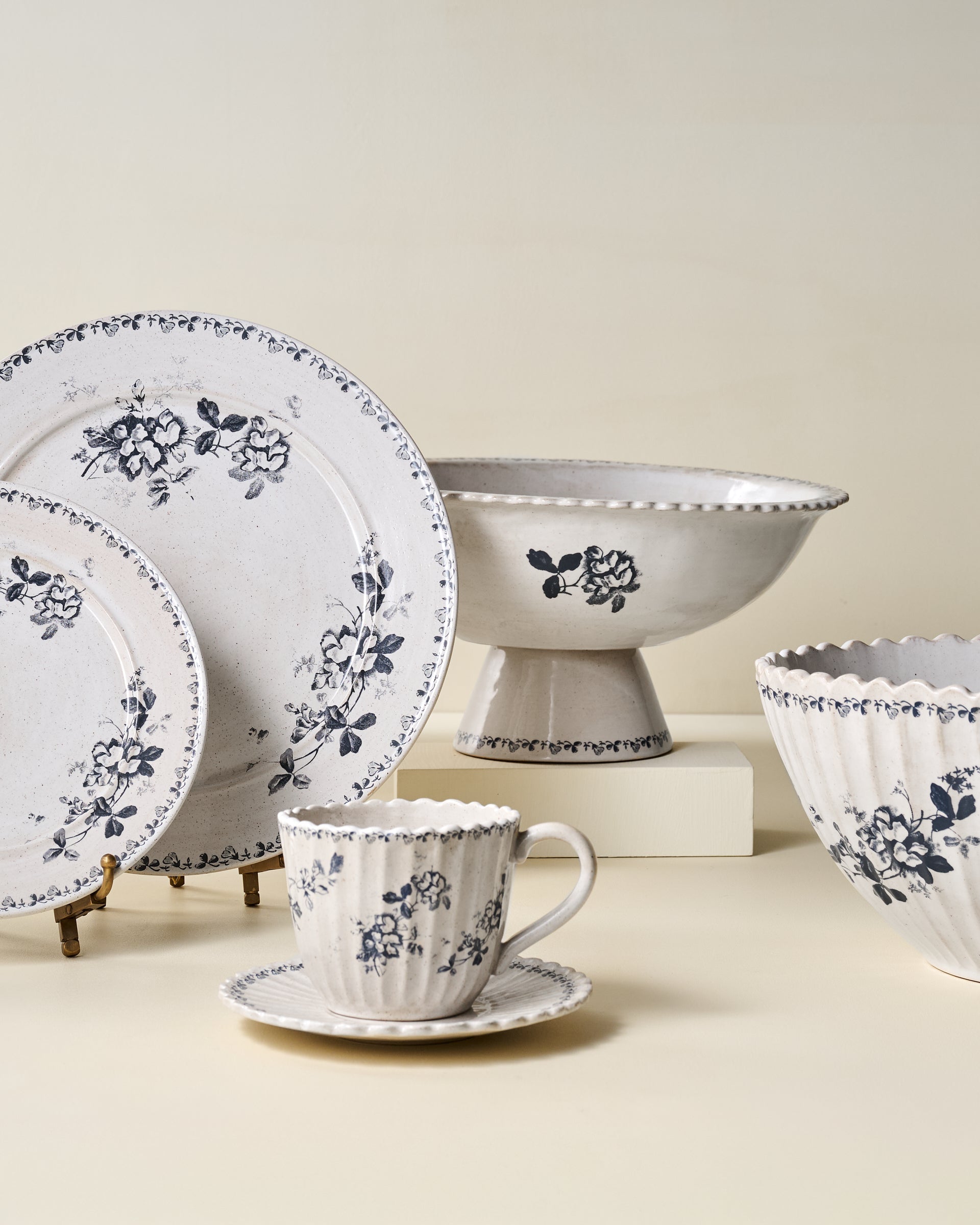 Heirloom Garden Floral Tea Cup and Saucer Set – Magnolia