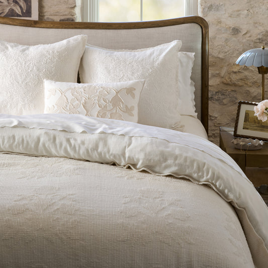 Vintage Chenille Duvet on made bed