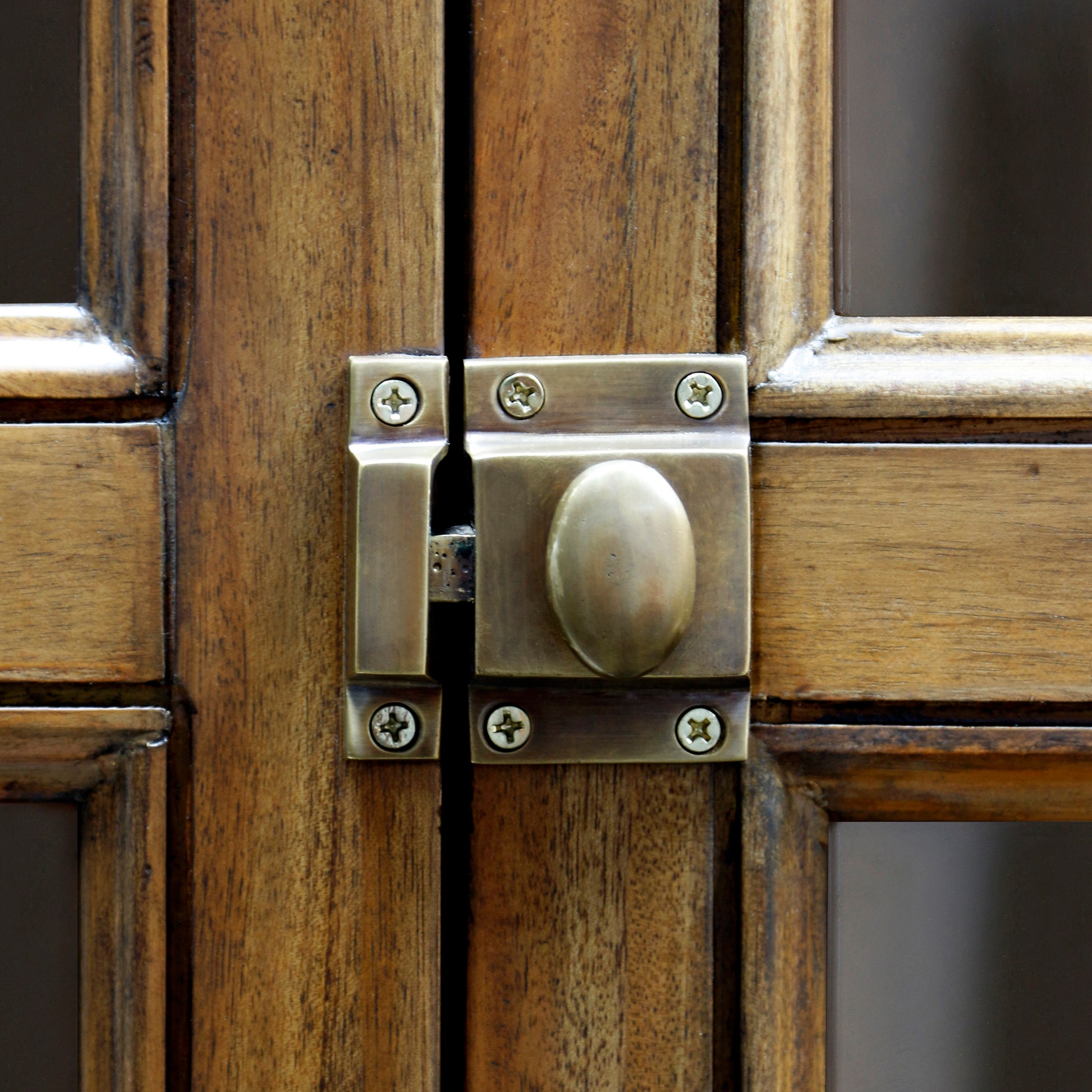 Hammond Cabinet close up of latch