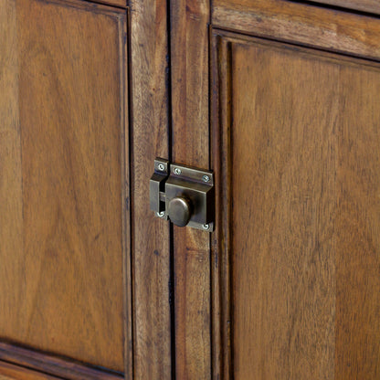 Hammond Cabinet close up of latch