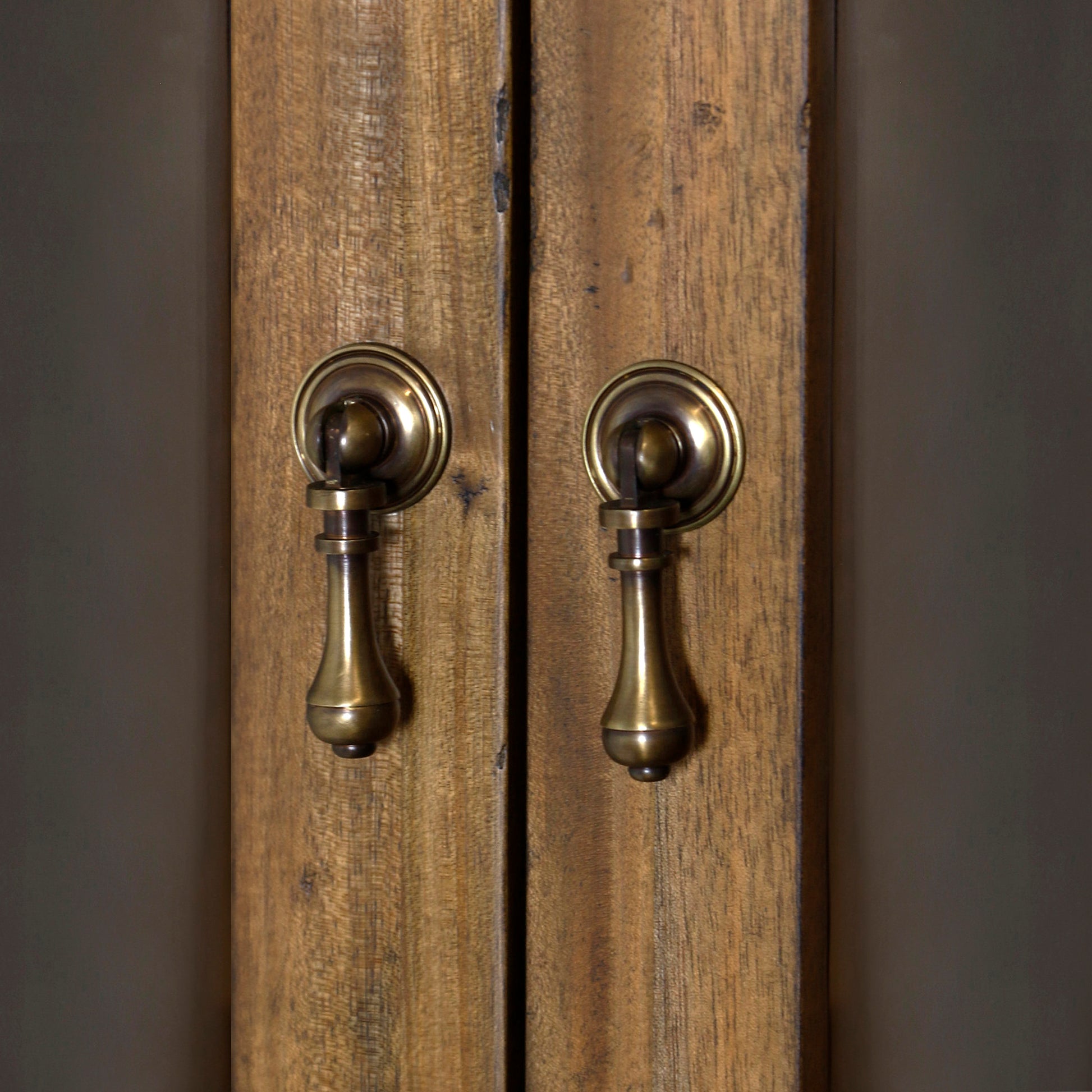 Annette Turned Leg Cabinet close up of handles