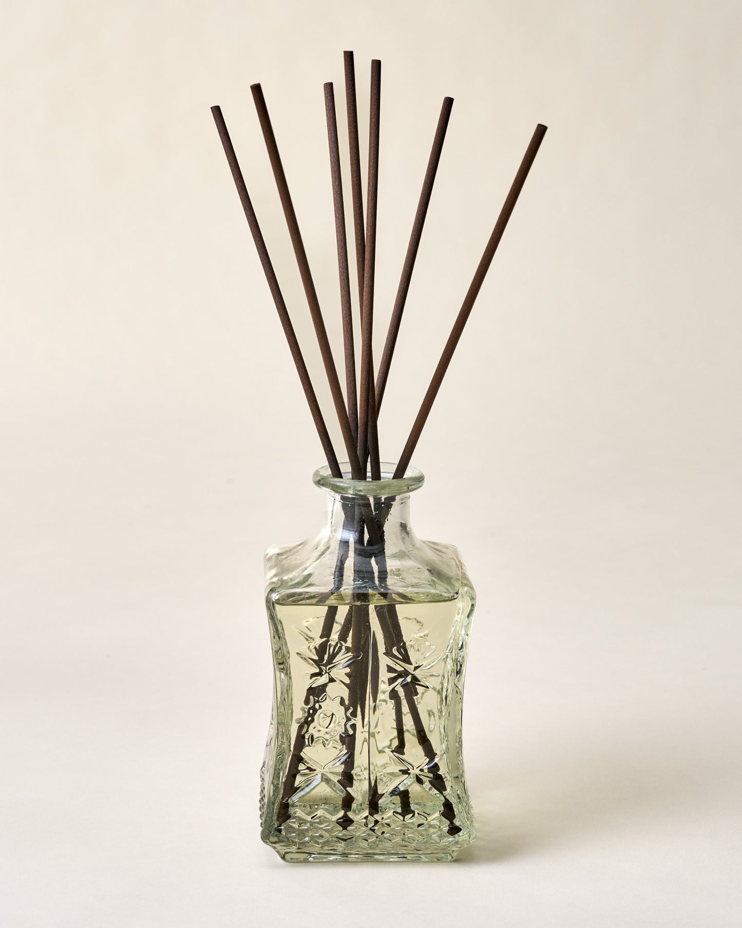 Decanter Diffuser - Black Currant with incense sticks