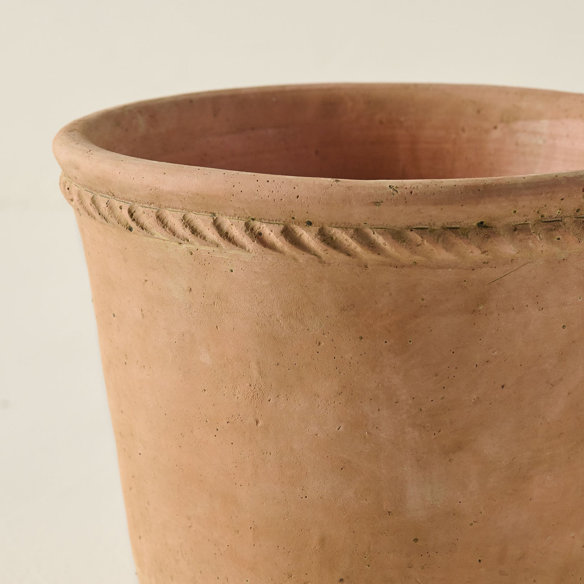 Terracotta Garden Roped Edge Pot close up