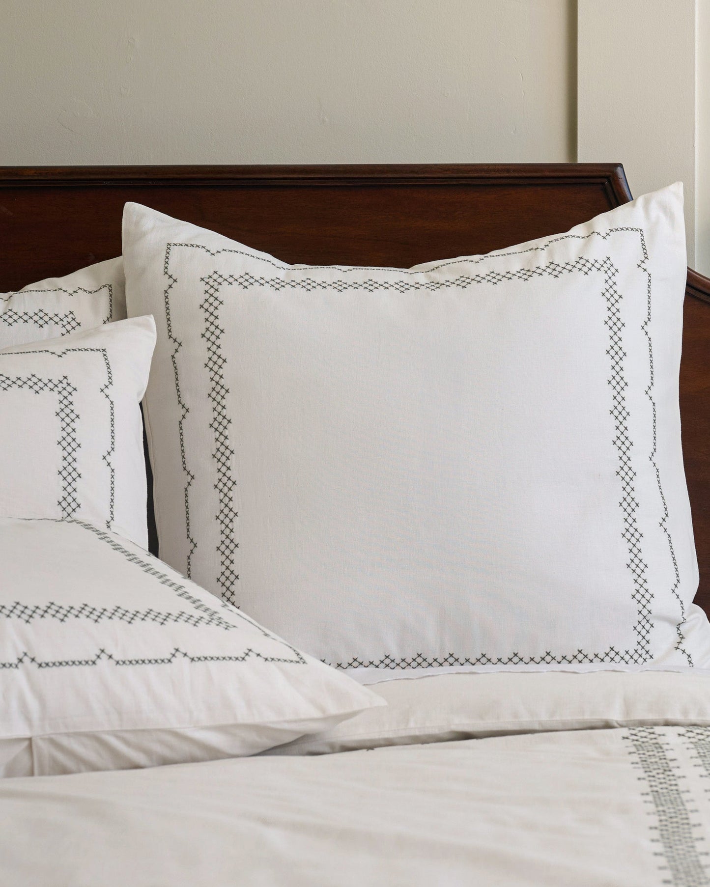 Daphne Cross-Stitch Sham (Euro)