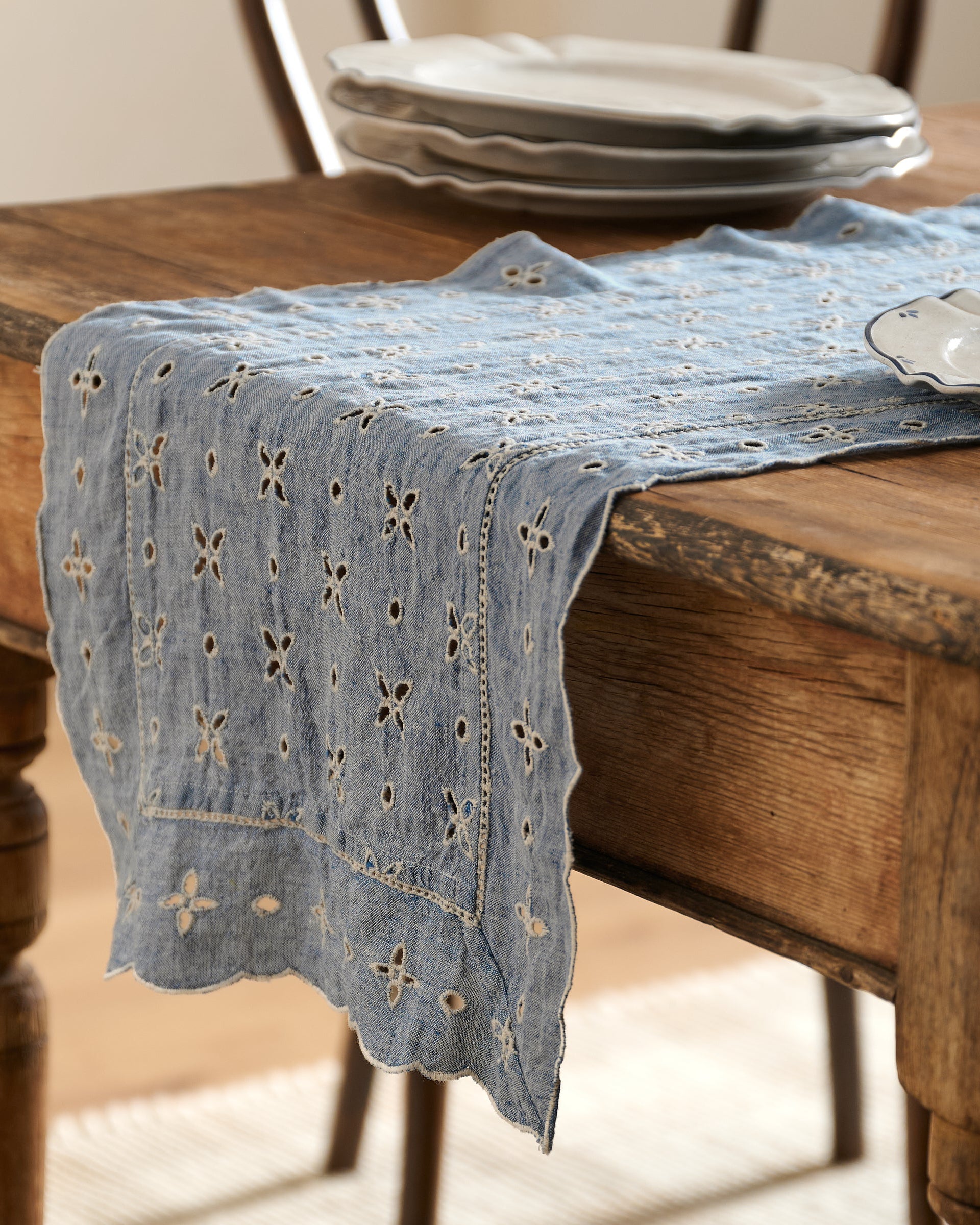 Chambray Eyelet Runner – Magnolia