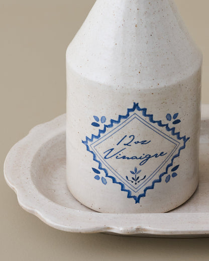 Juliet Ceramic Oil & Vinegar Pour Set close up