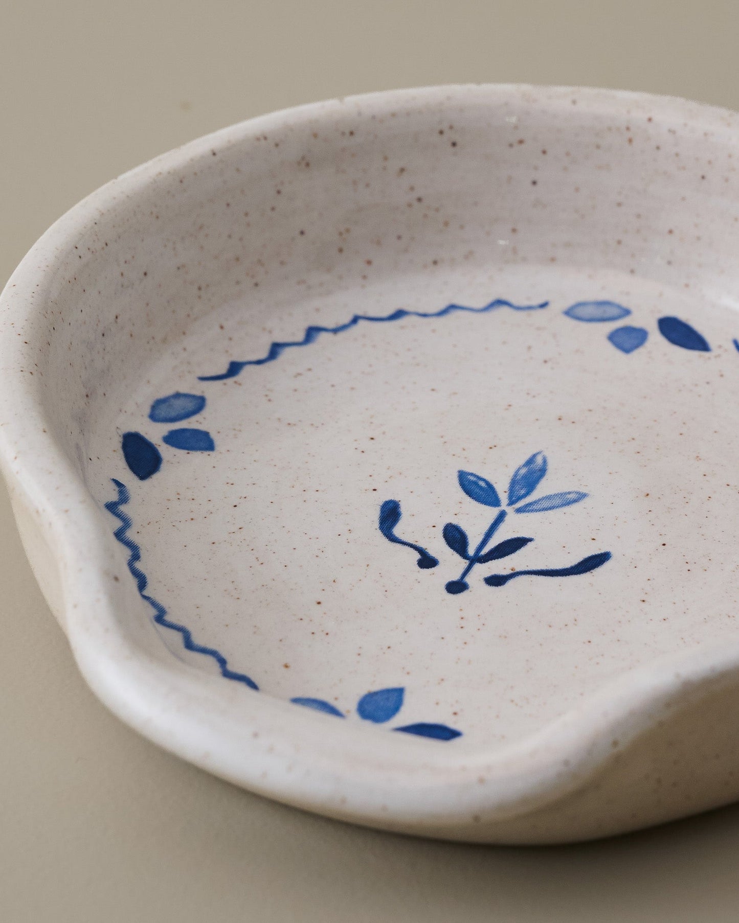 Juliet Ceramic Spoon Rest close up