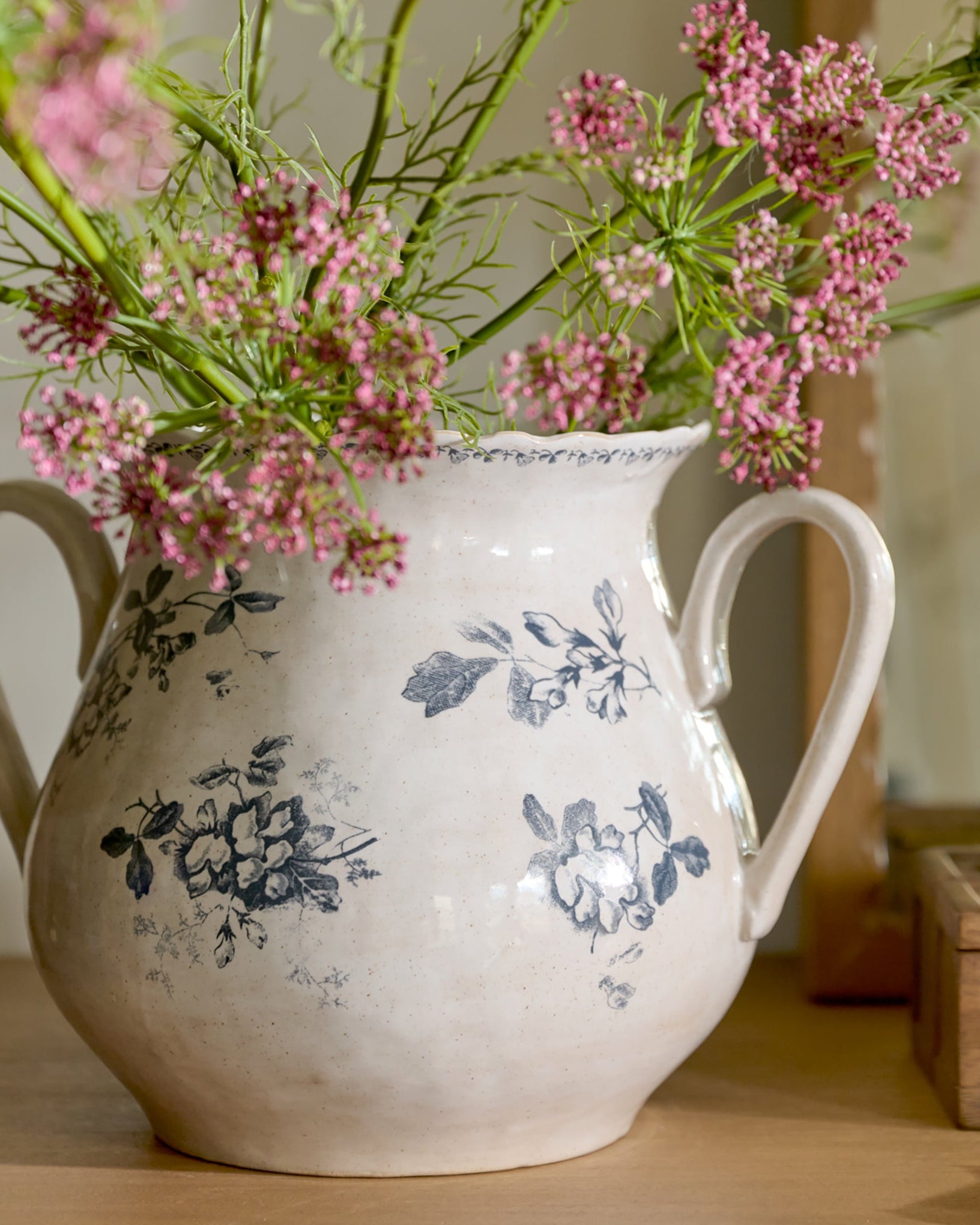 Heirloom Garden Navy Floral Vase with Handles – Magnolia