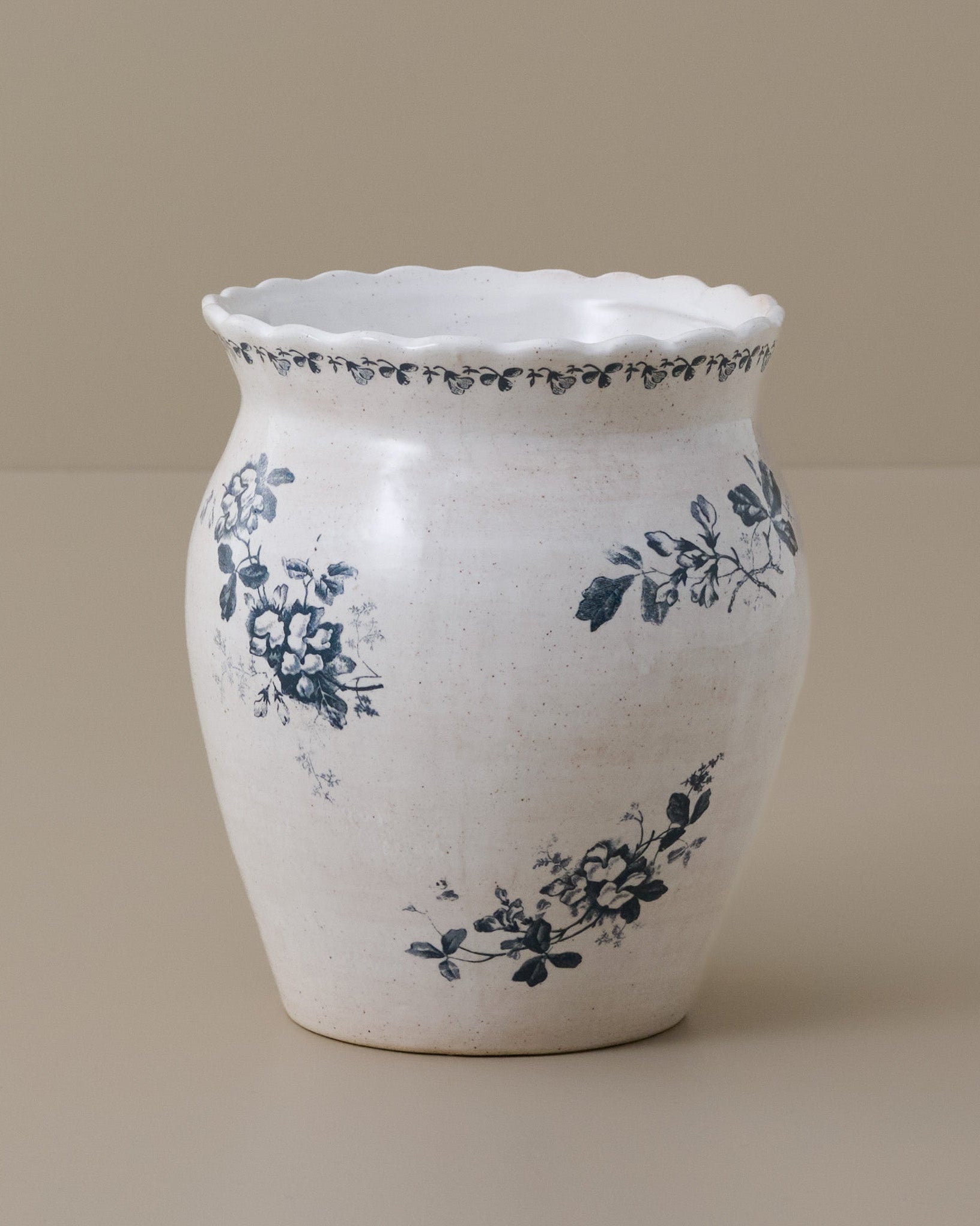 Heirloom Garden Navy Floral Vase – Magnolia