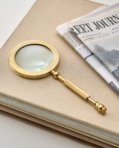Ribbed Handle Magnifying Glass