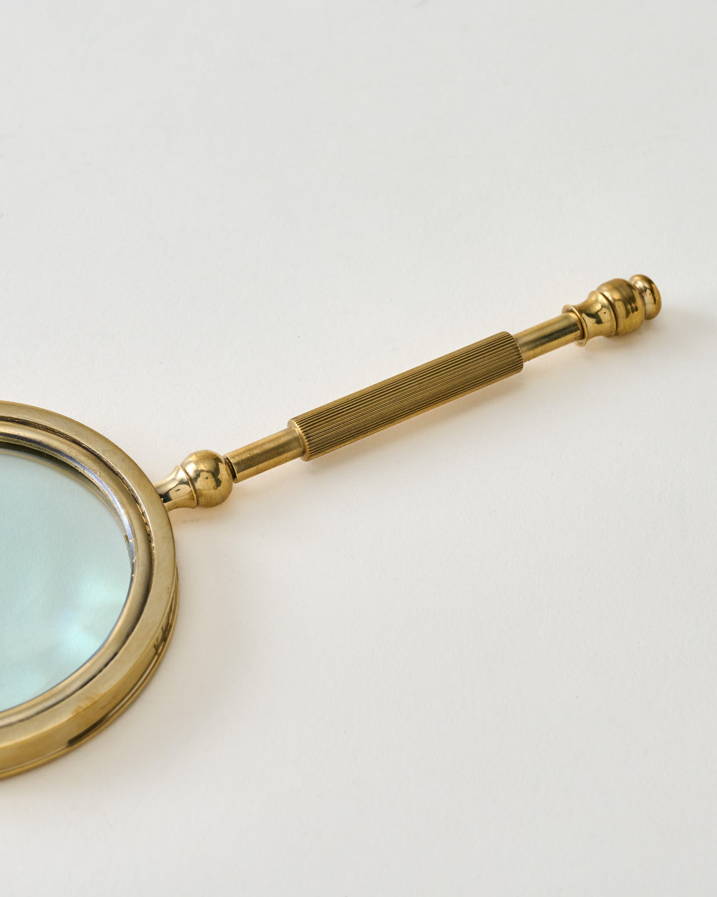 Ribbed Handle Magnifying Glass