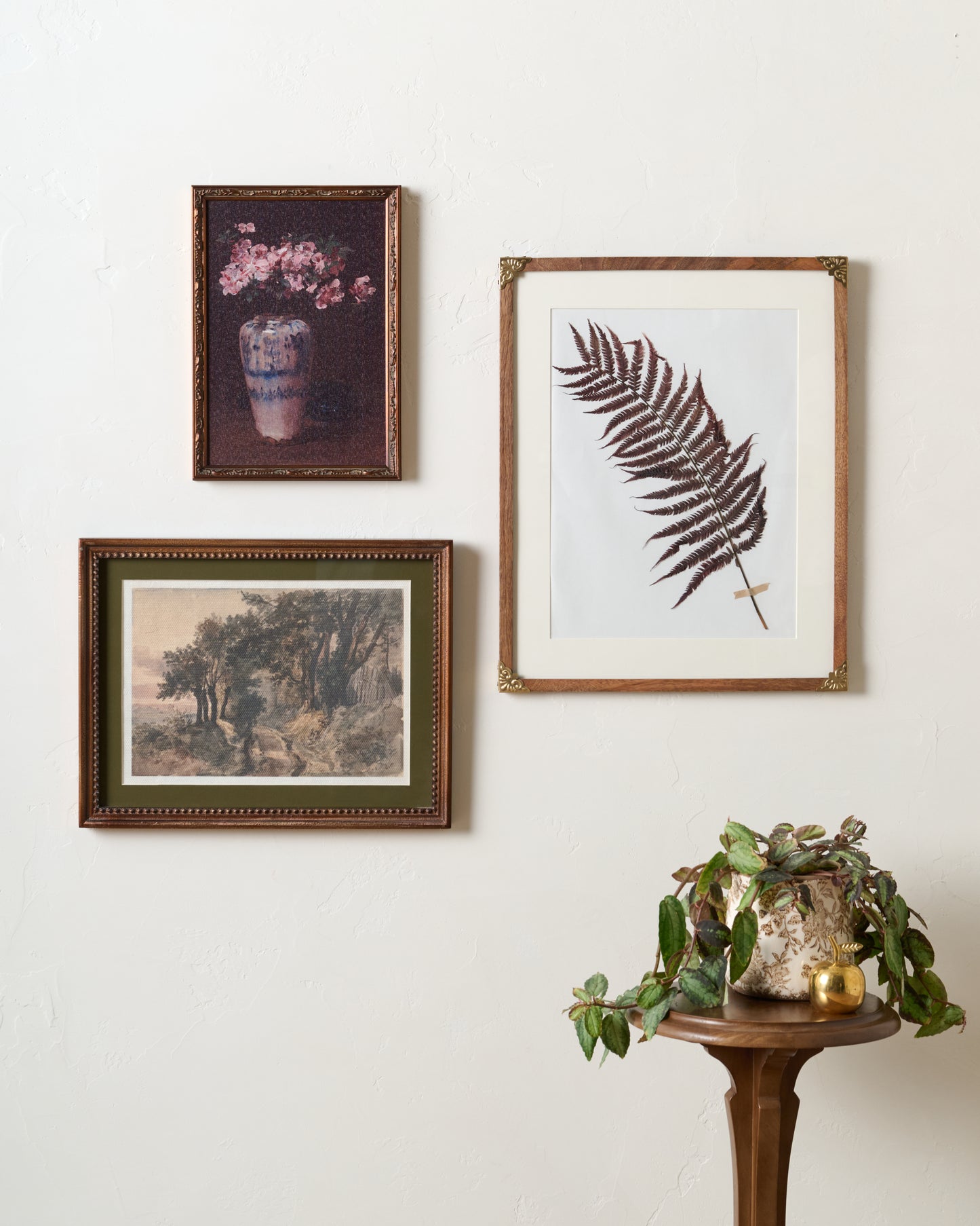 Miriam Corner Bracket Wall Frame