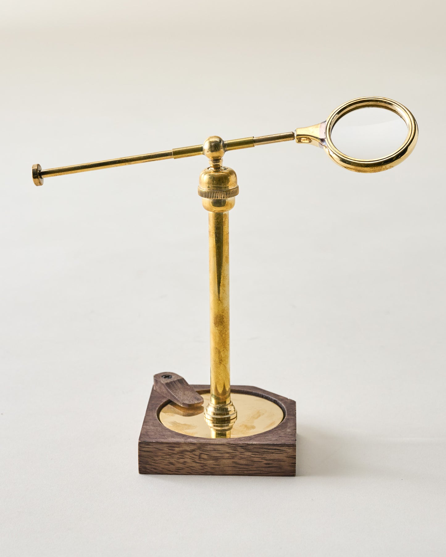 Vintage Inspired Magnifying Glass on Stand