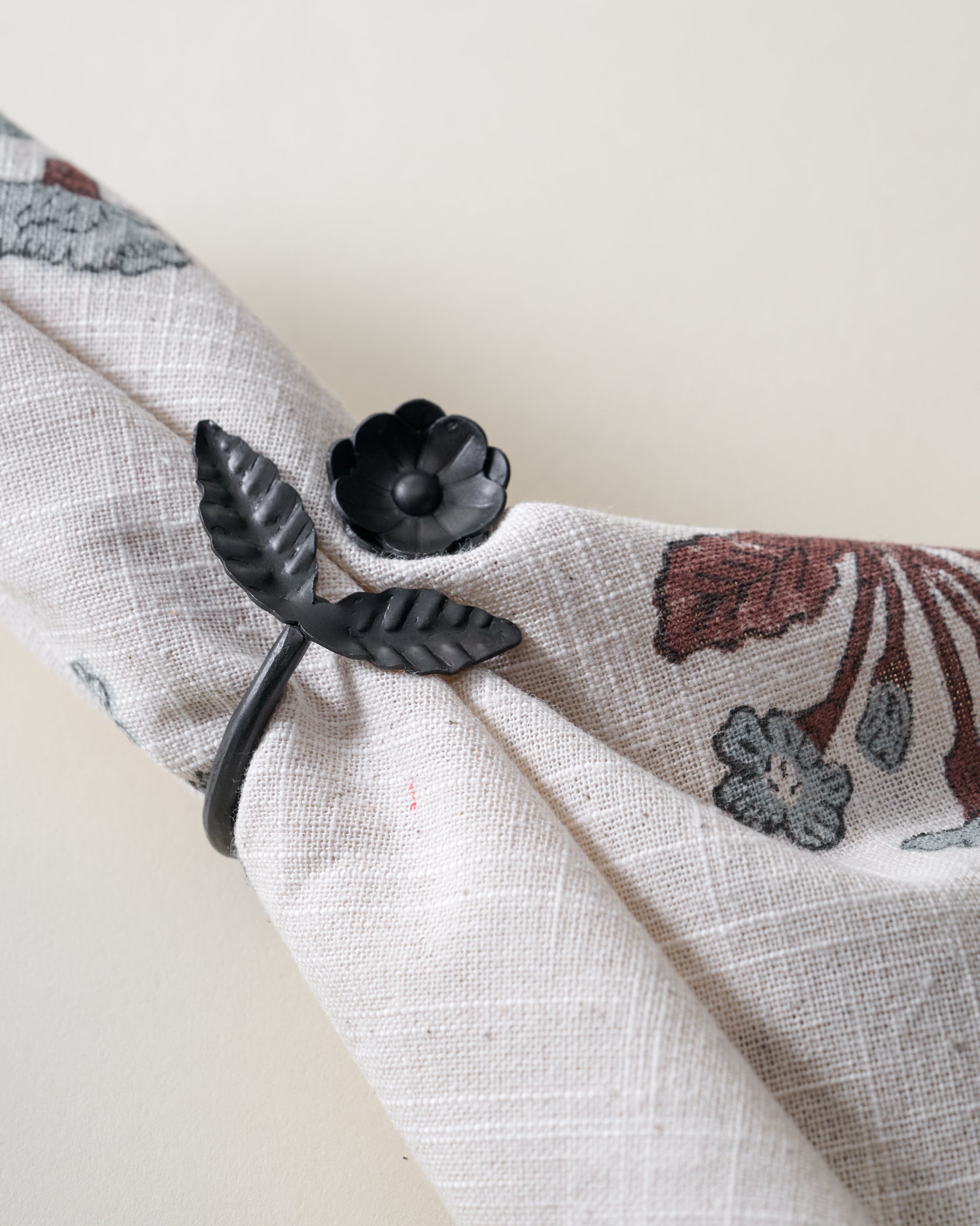 Forged Iron Floral Napkin Ring Set of 4 with tea towel