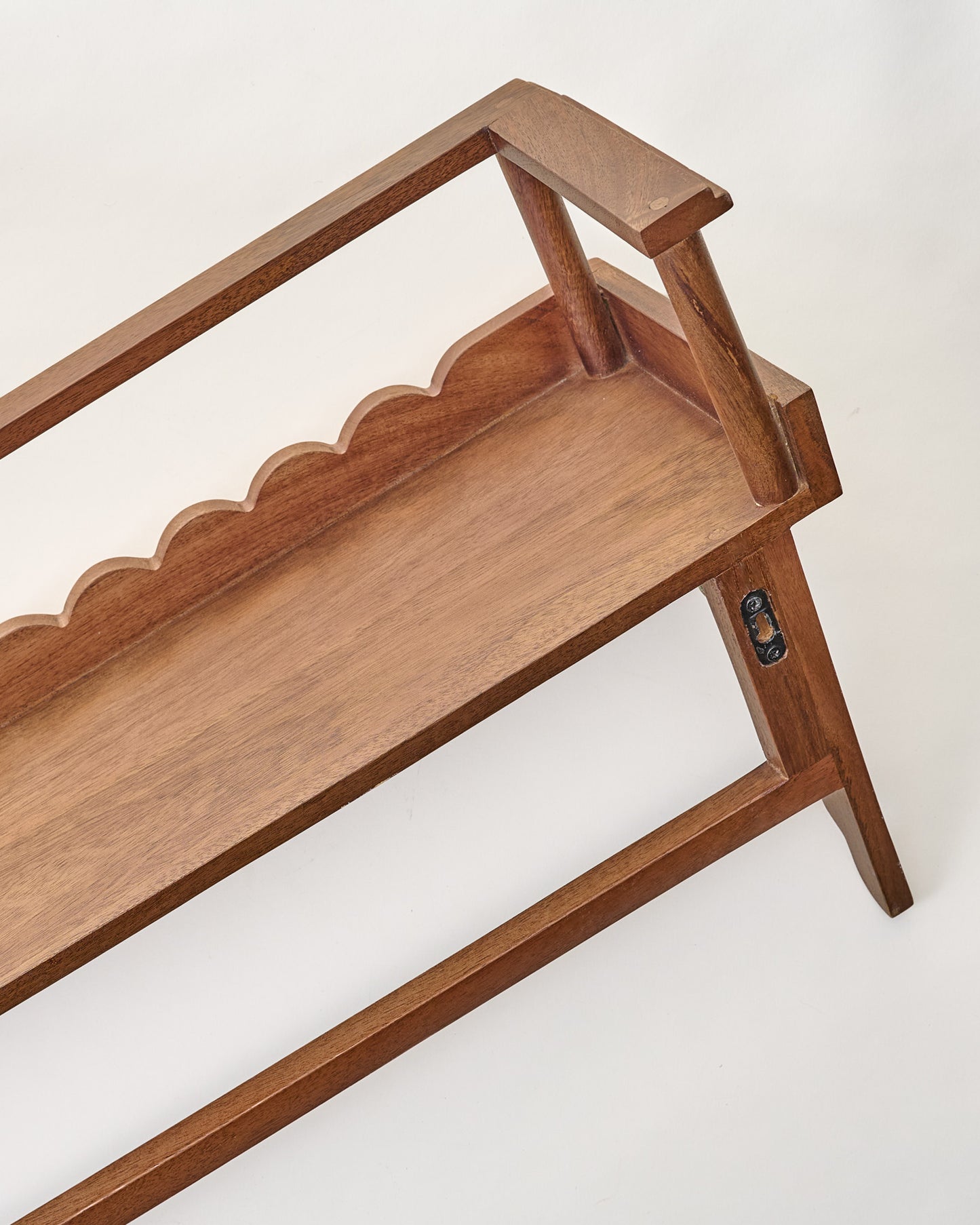Anderson Scallop Shelf with Rail