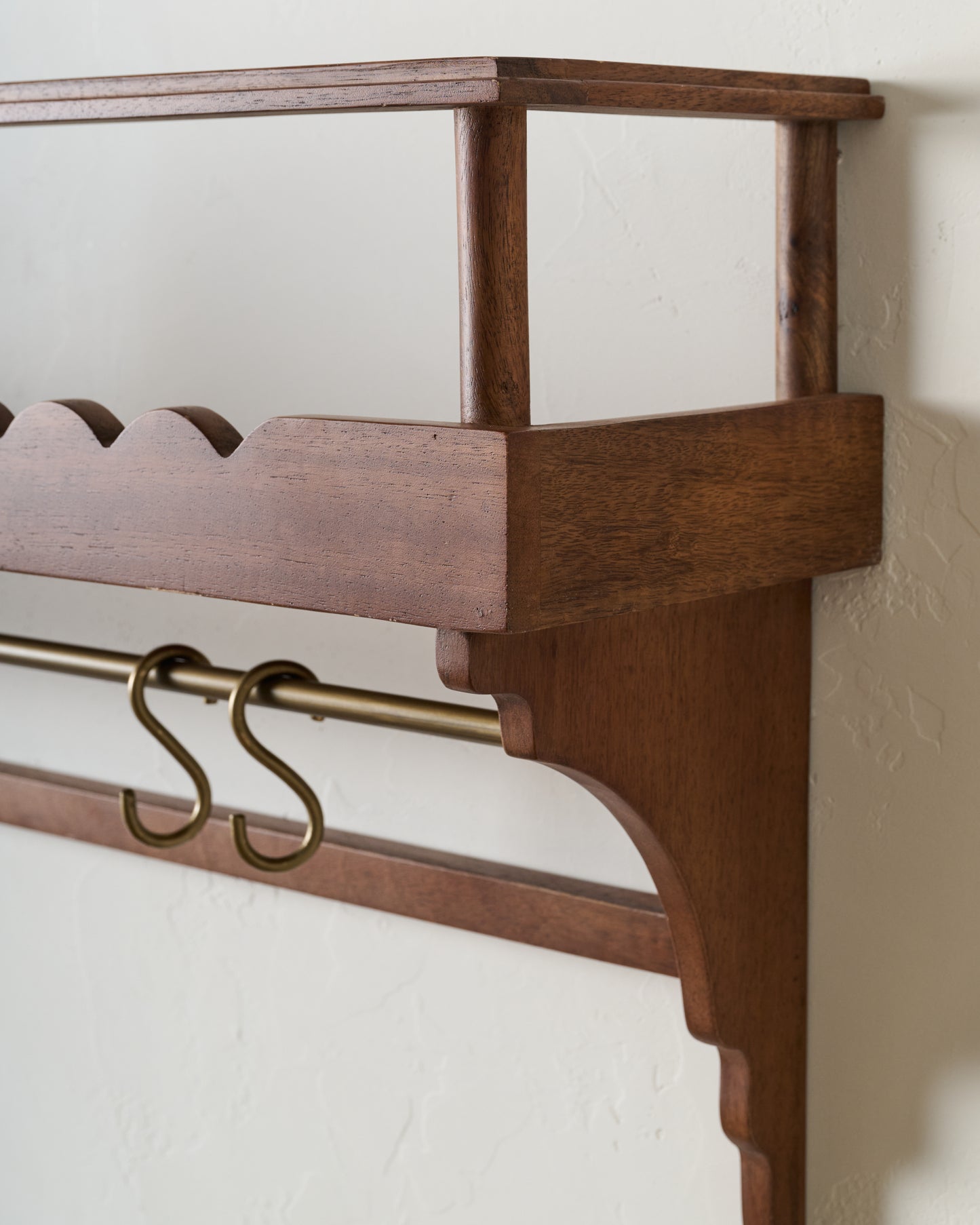 Anderson Scallop Shelf with Rail