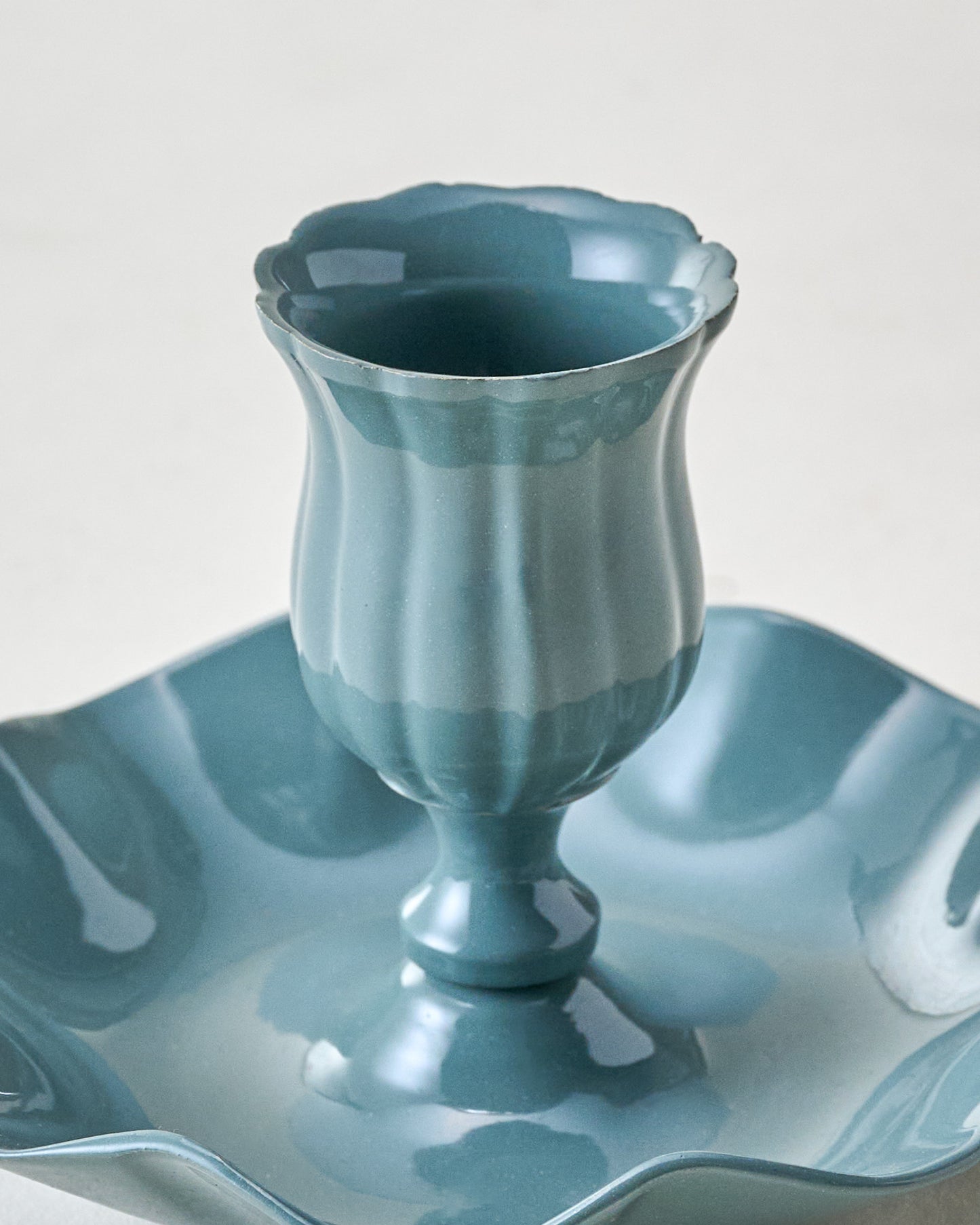 Ruffle Taper Holder