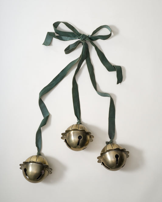 Antique Brass Scallop Bell Door Hanger