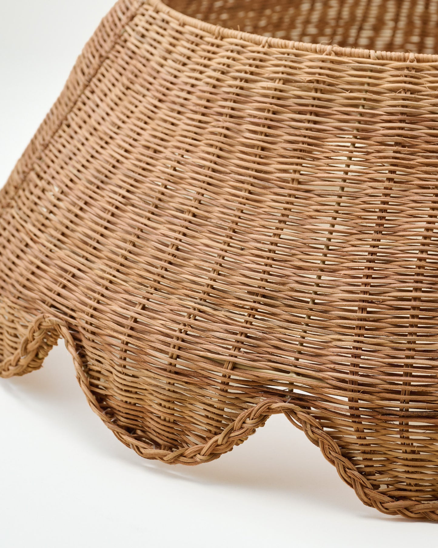 Solene Scalloped Rattan Tree Collar
