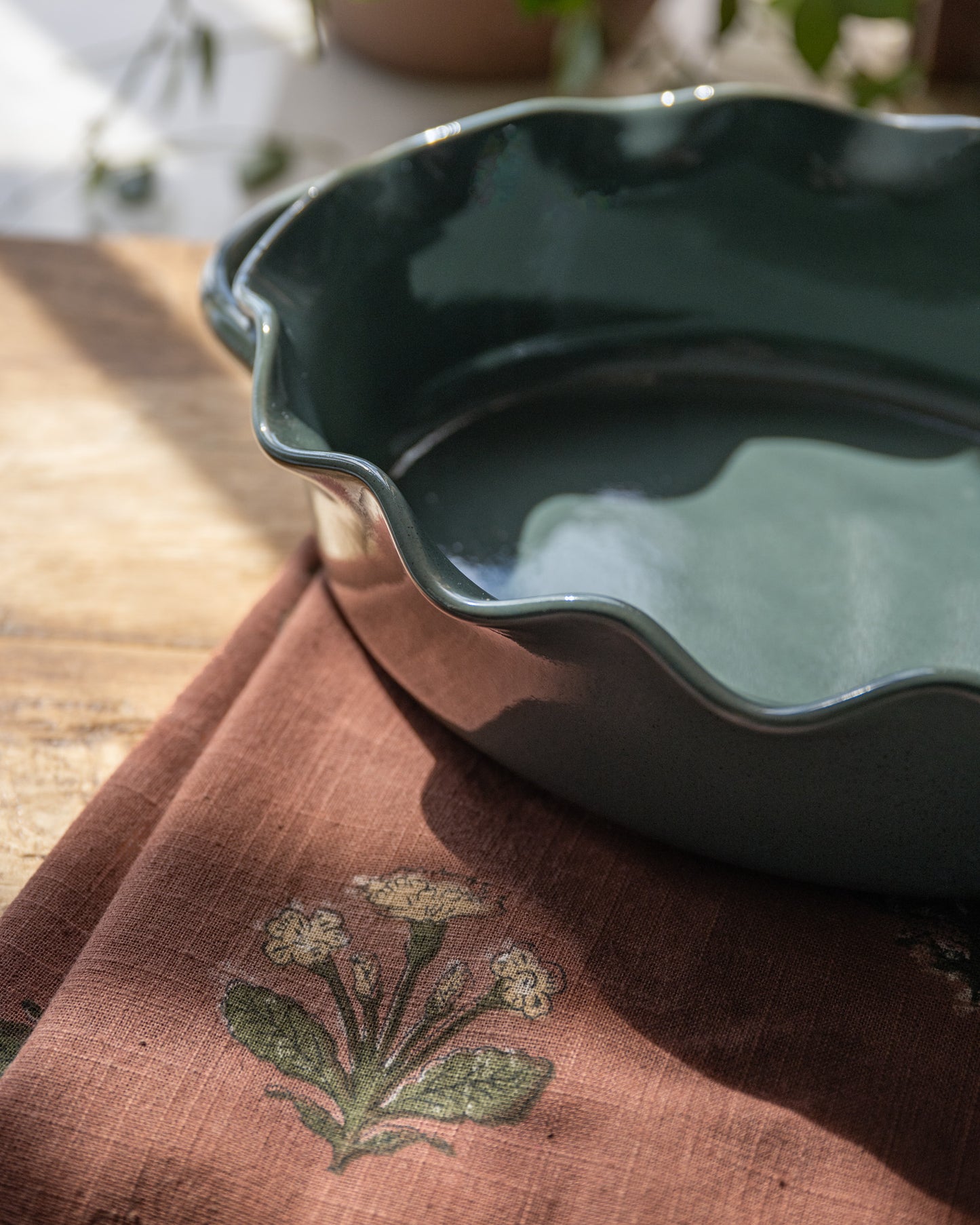 Blue Oval Scalloped Baker