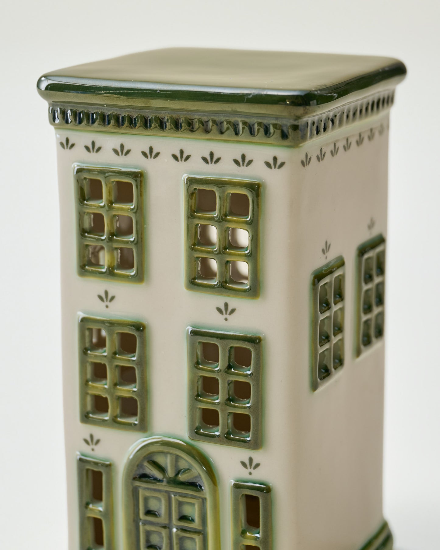 Heirloom Noel Ceramic Cottage