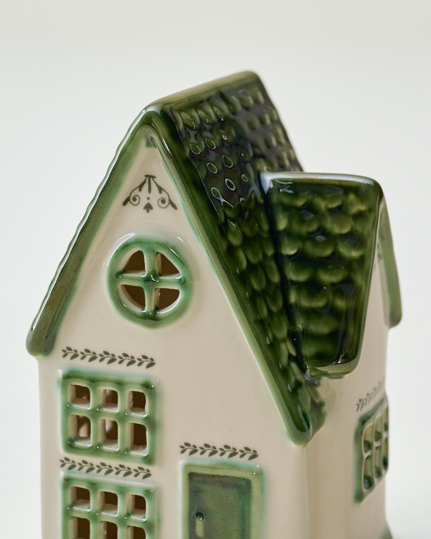 Heirloom Noel Ceramic Cottage