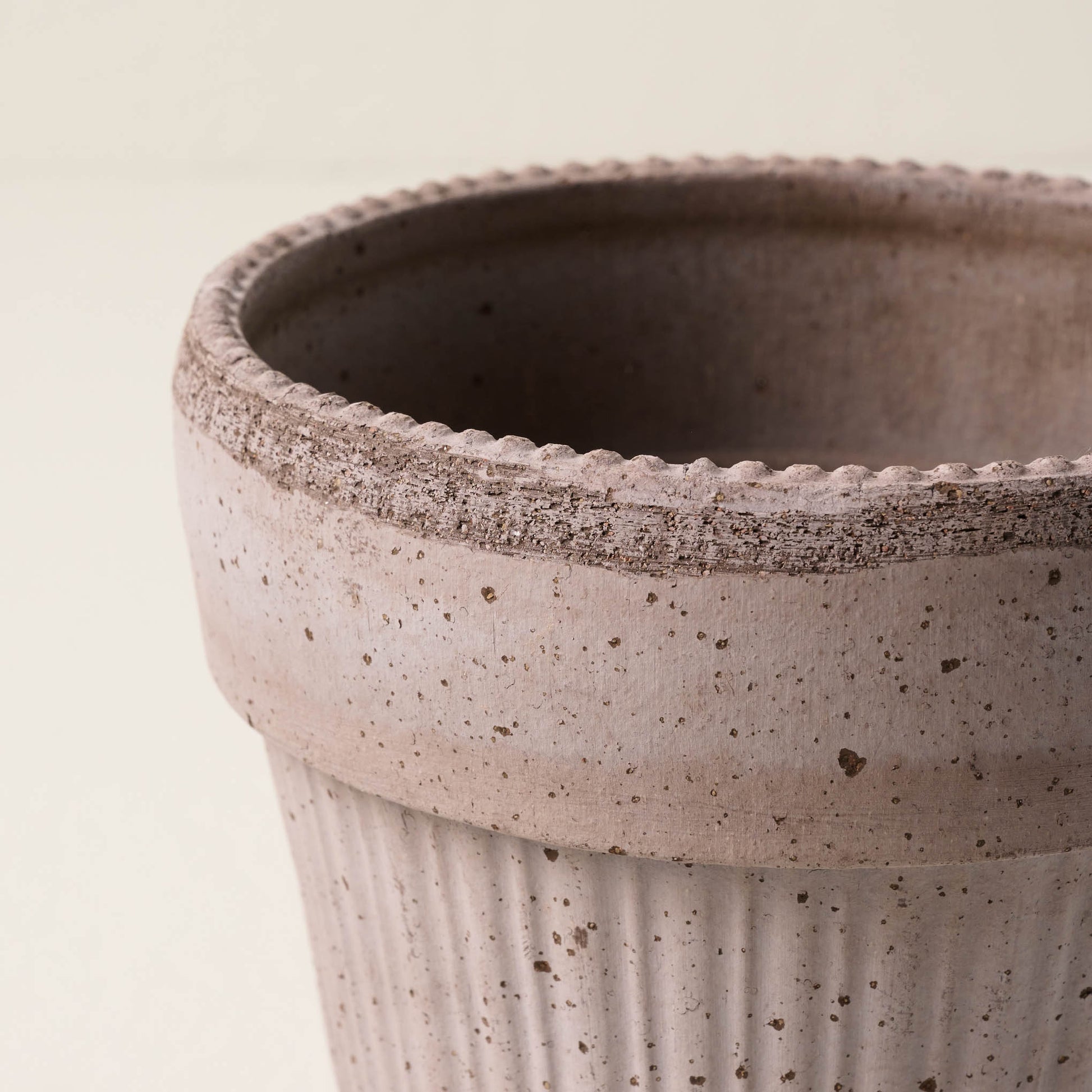 Grey Dotted Bergs Pot close up