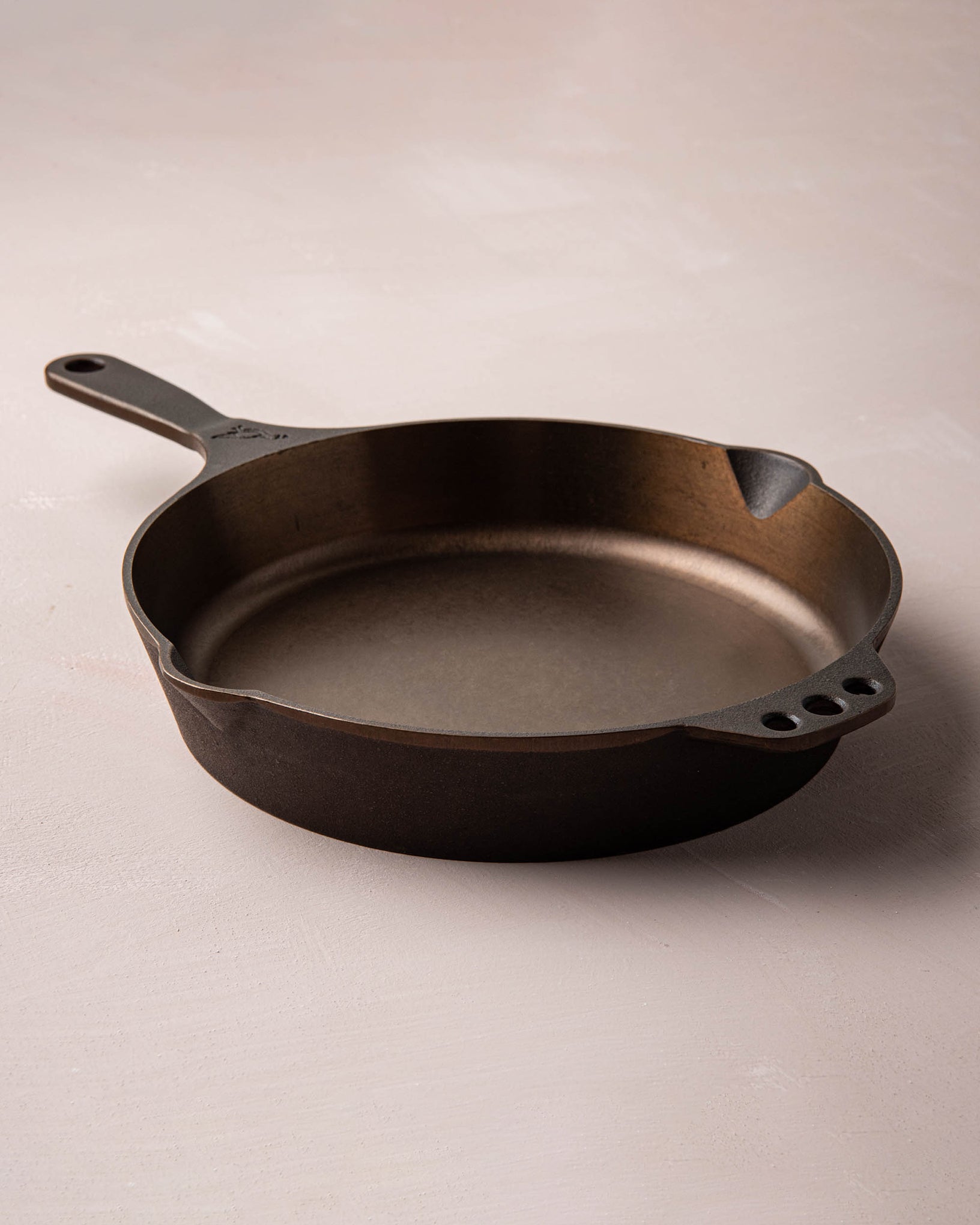 VND6687 Smithey Ironware Company Smithey Cast Iron Skillet (No. 10)