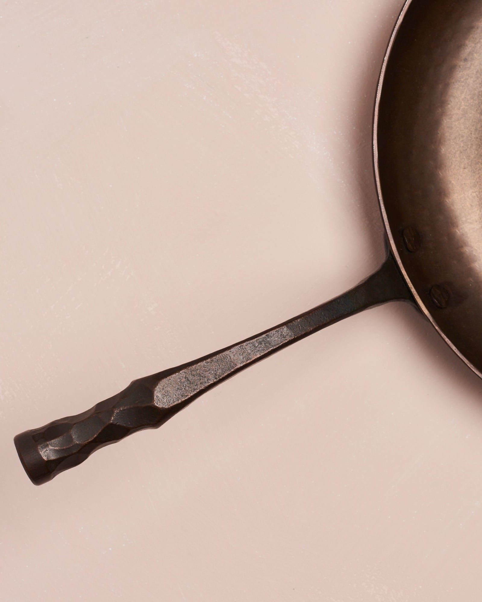 Smithey Carbon Steel Farmhouse Skillet handle