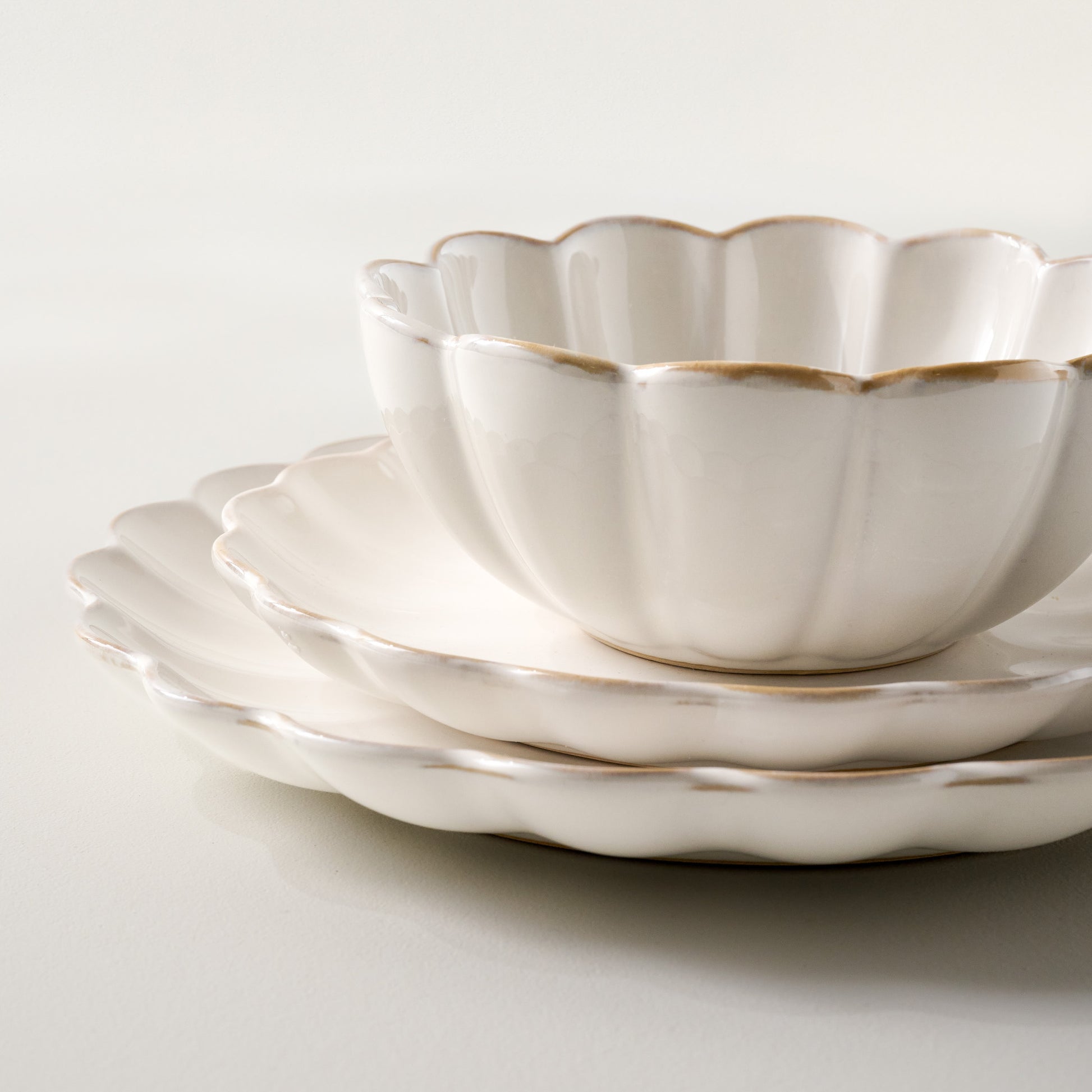 Cream Scalloped 3-Piece Place Setting up close