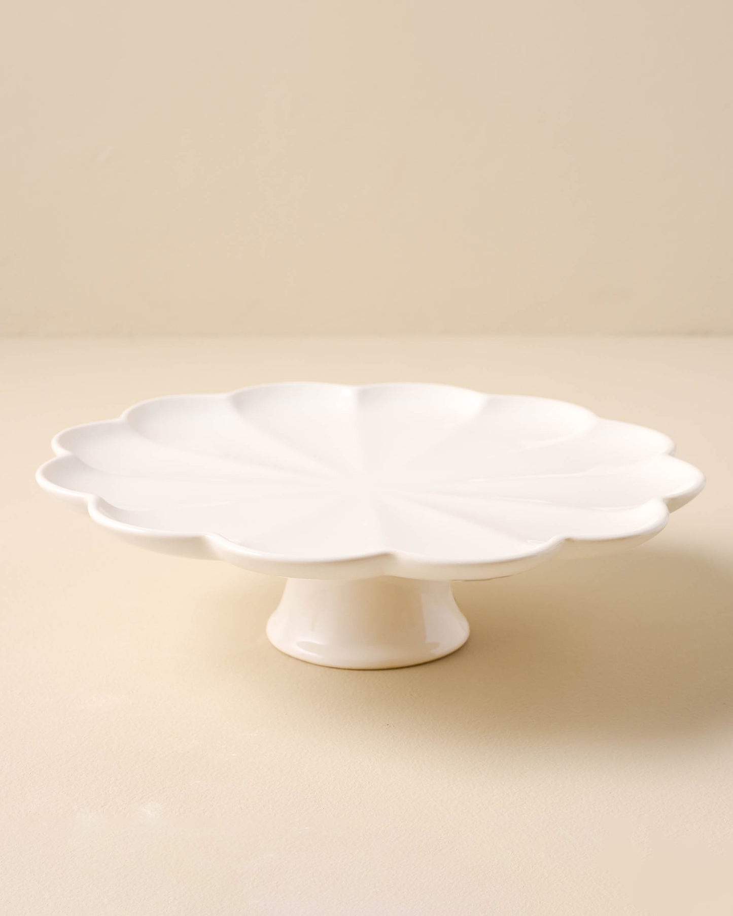 Cream Scalloped Cake Stand