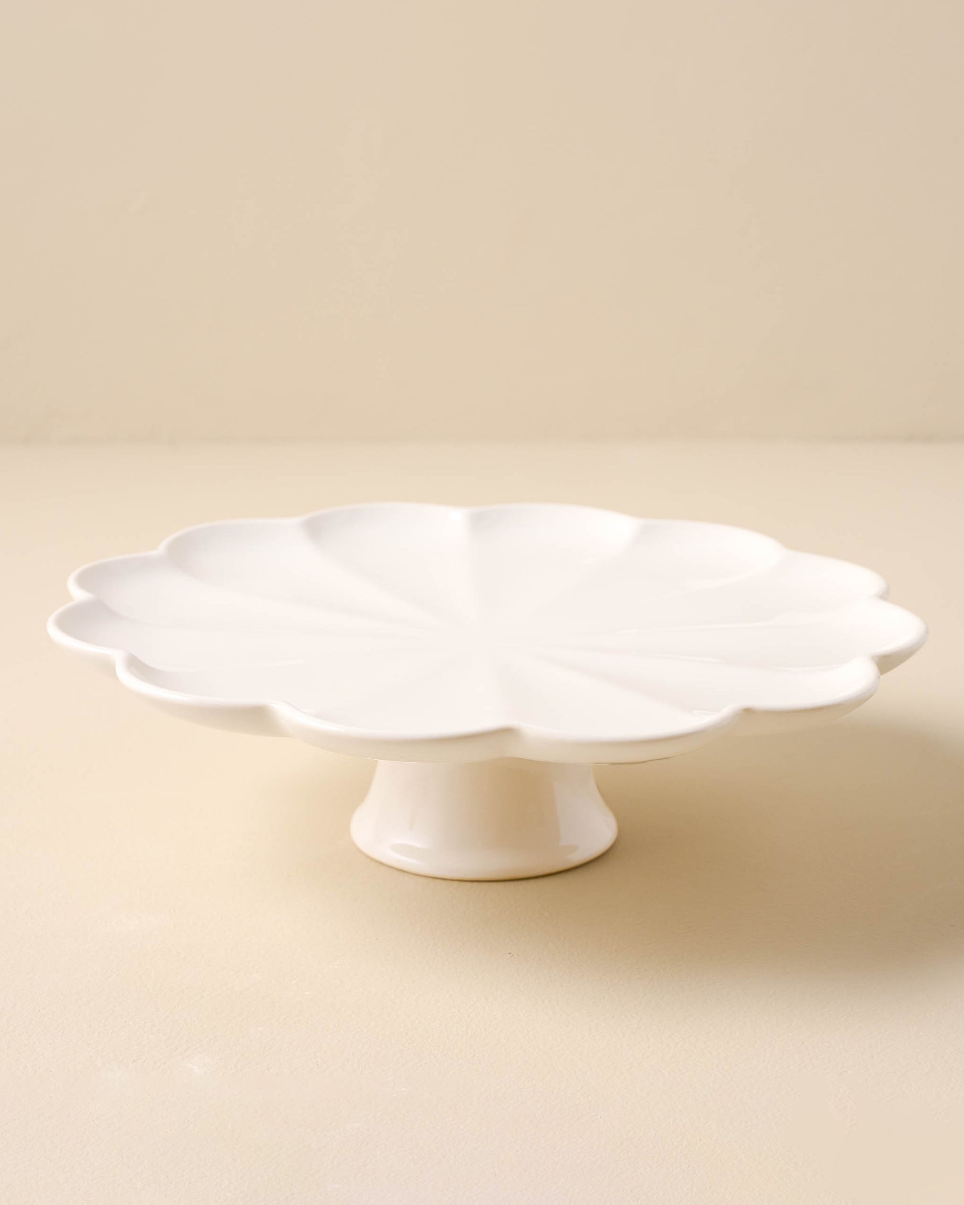 Cream Scalloped Cake Stand