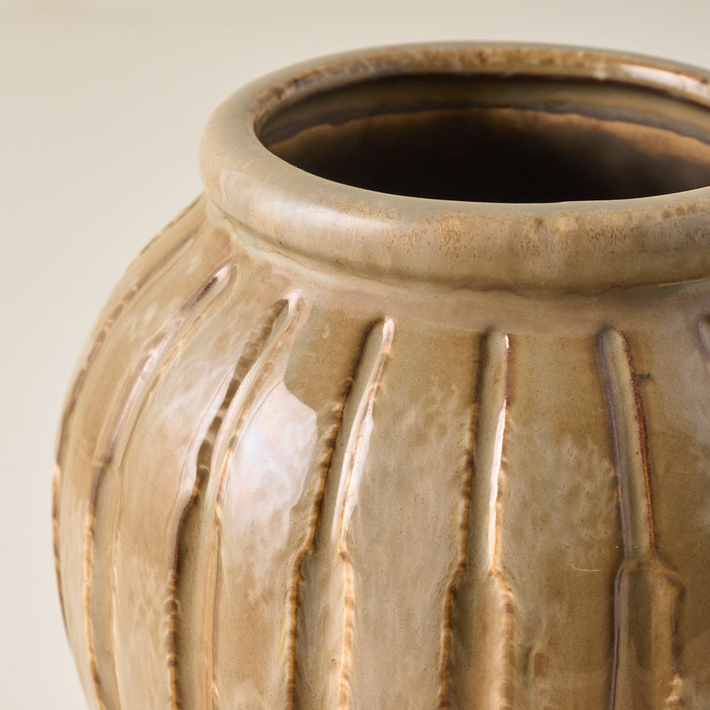 Callum Ribbed Vase up close