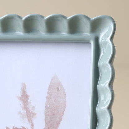 Kara Scalloped Photo Frame (4x6) close up view