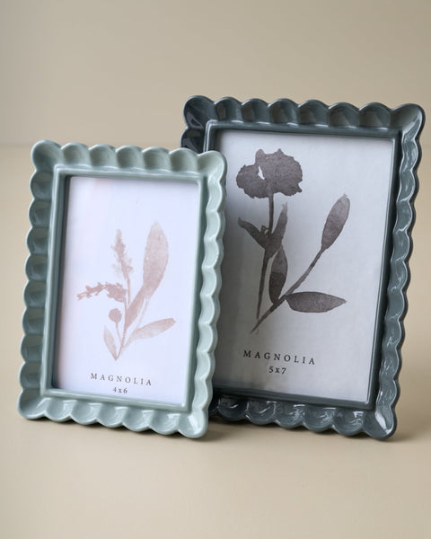 Kara Scalloped Photo Frame