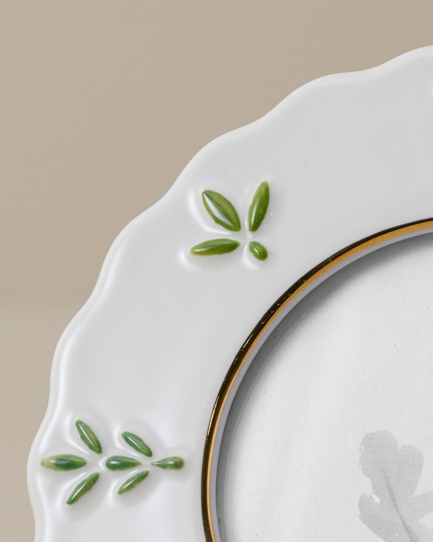 Fern Round Ceramic Juliet Photo Frame up close