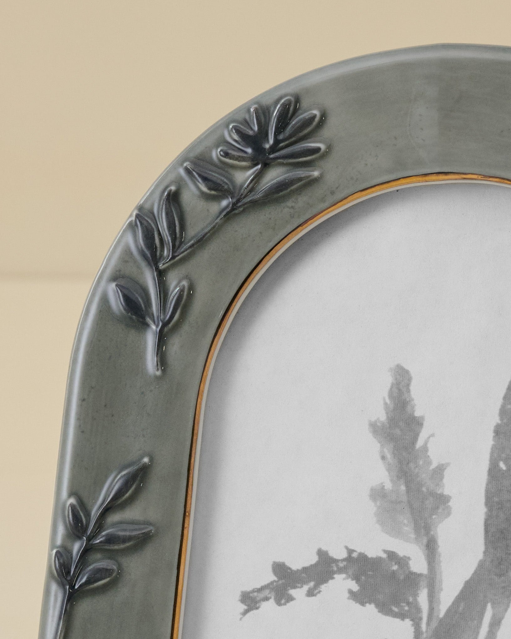 Ceramic Arched Floral Photo Frame – Magnolia