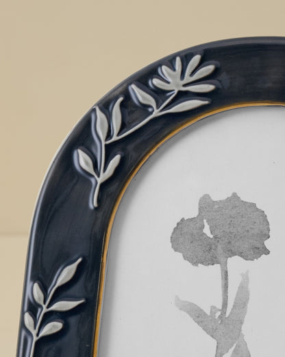 5x7 Ceramic Arched Floral Photo Frame up close