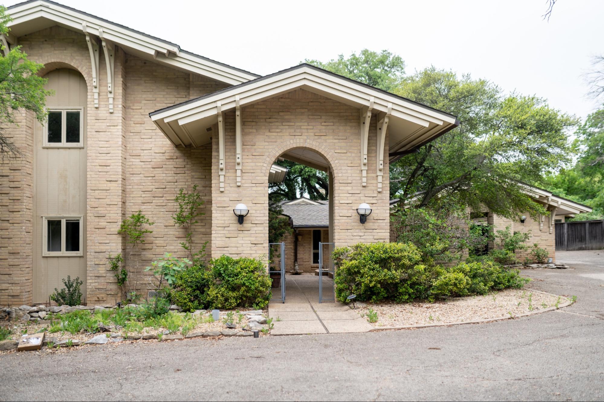 The exterior of Fixer Upper: The Lakehouse.