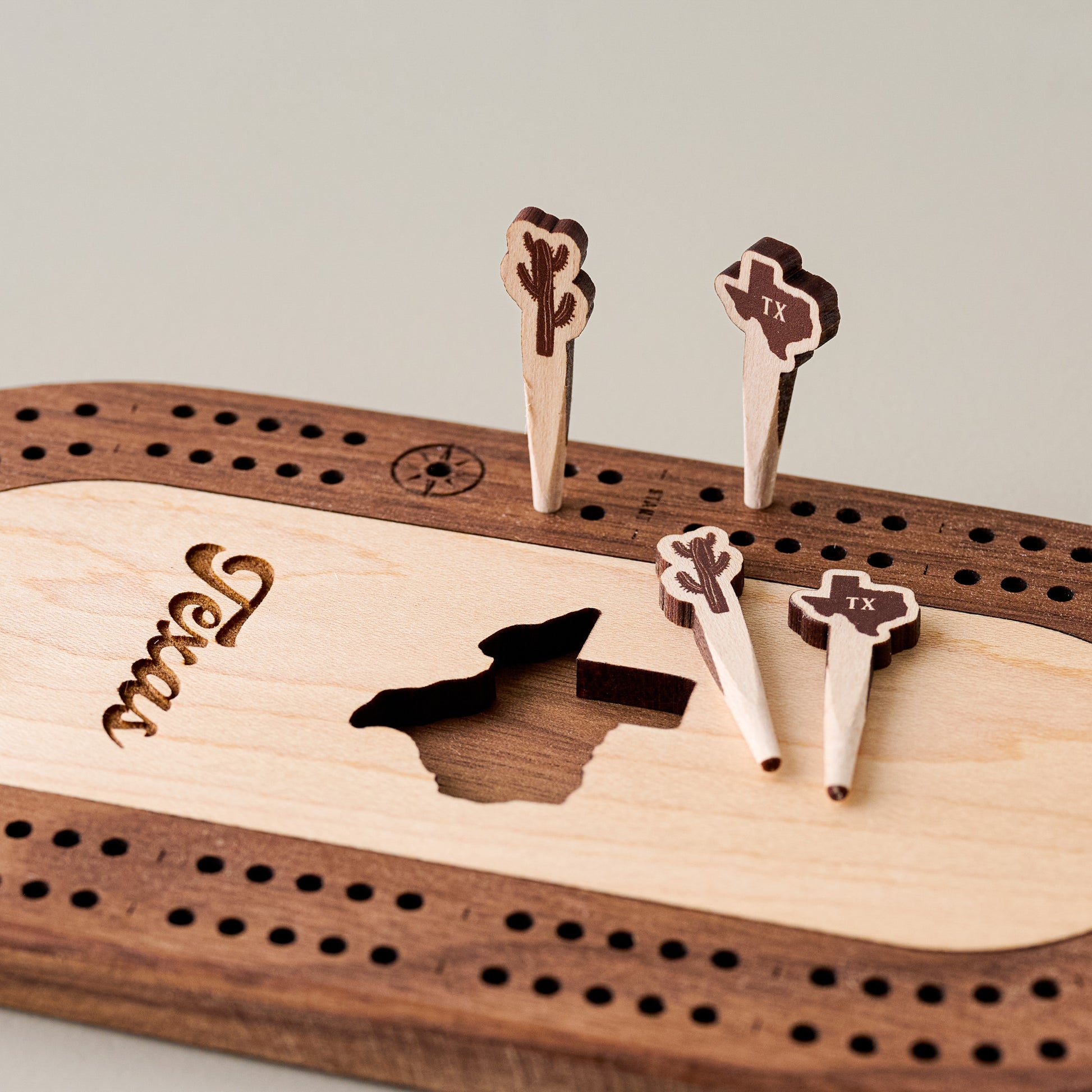 Texas Mini Travel Cribbage Board up close