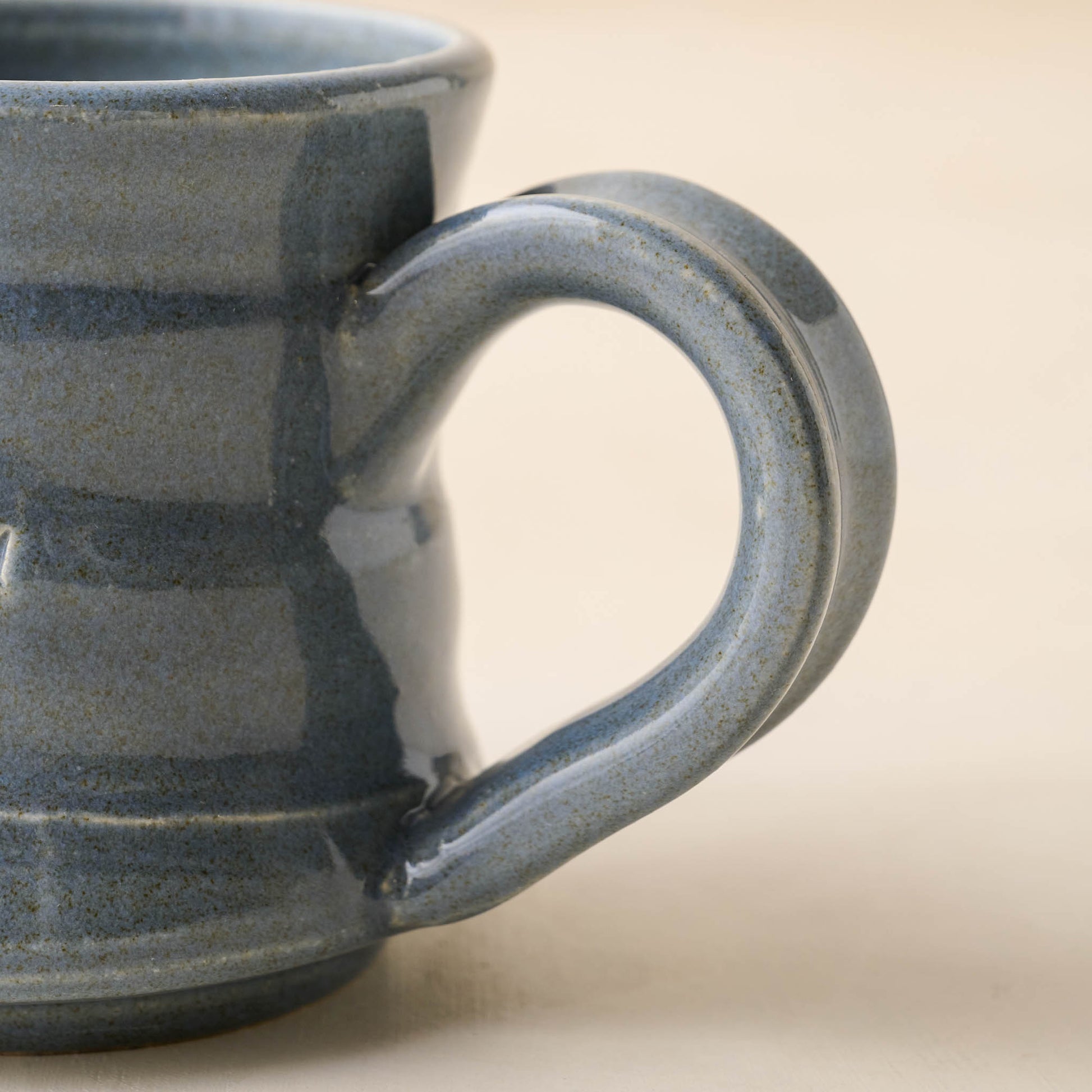 Magnolia Established Mug - Blue close up of handle