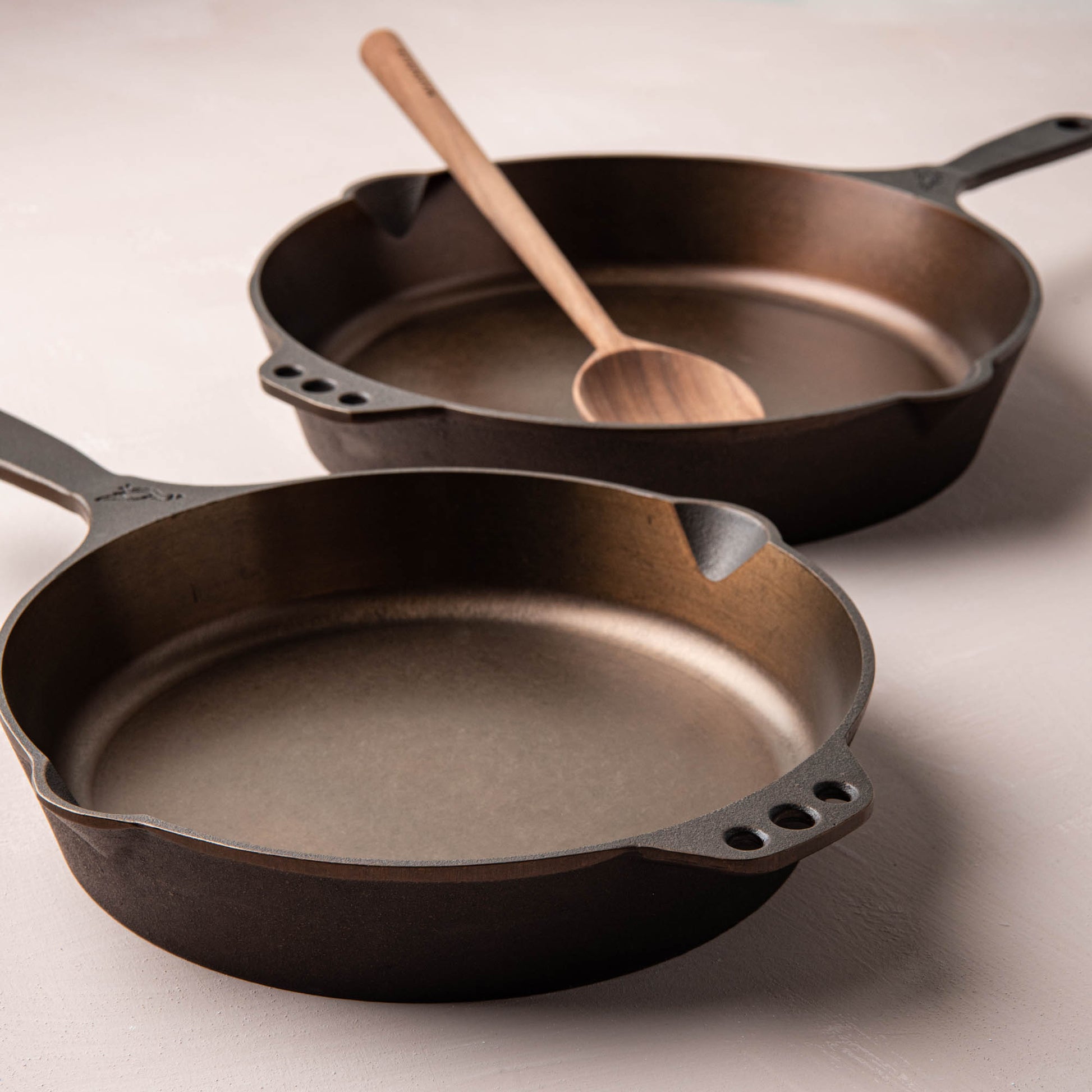 smithey cast iron skillet number 10