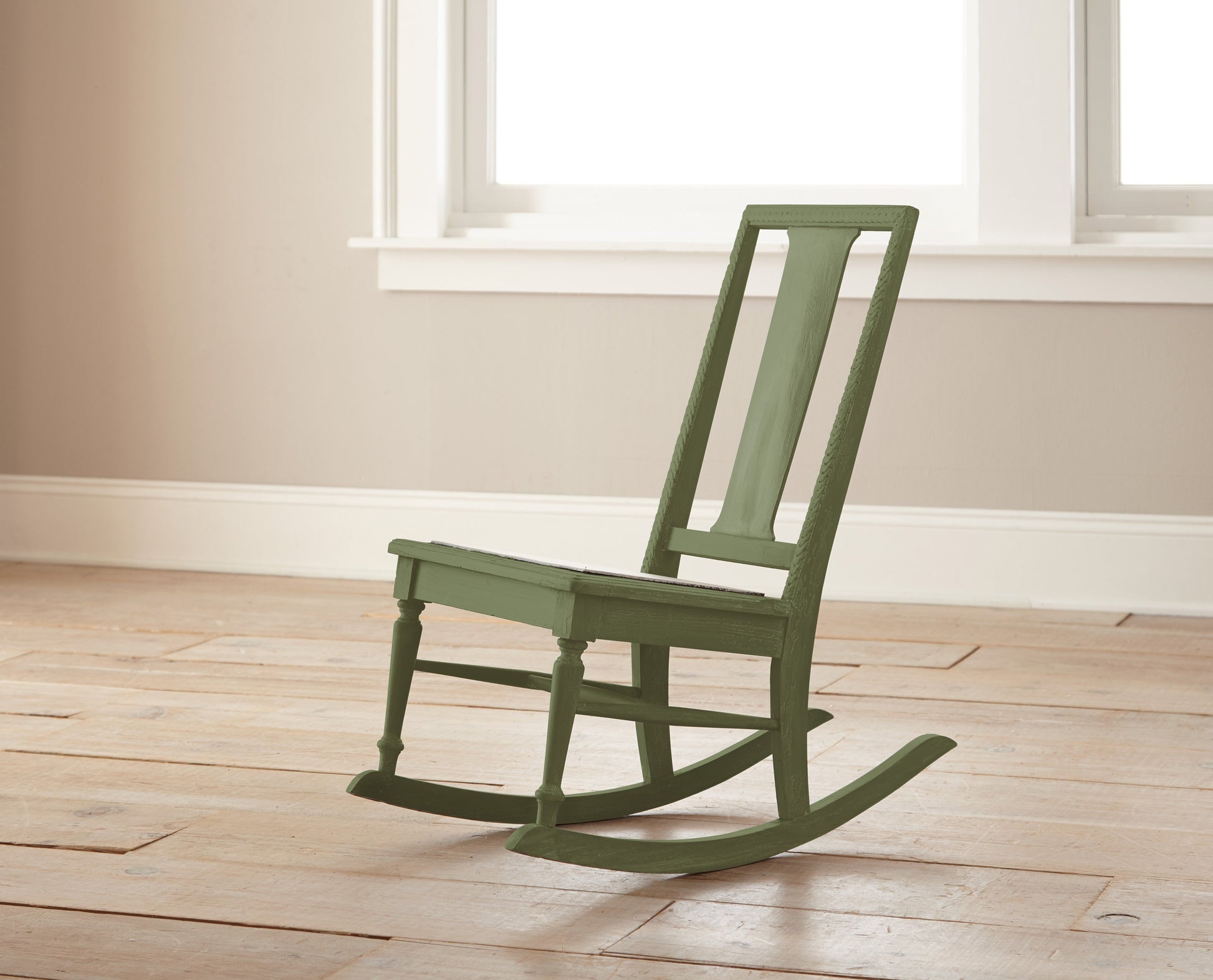 medium muted evergreen green chalk paint