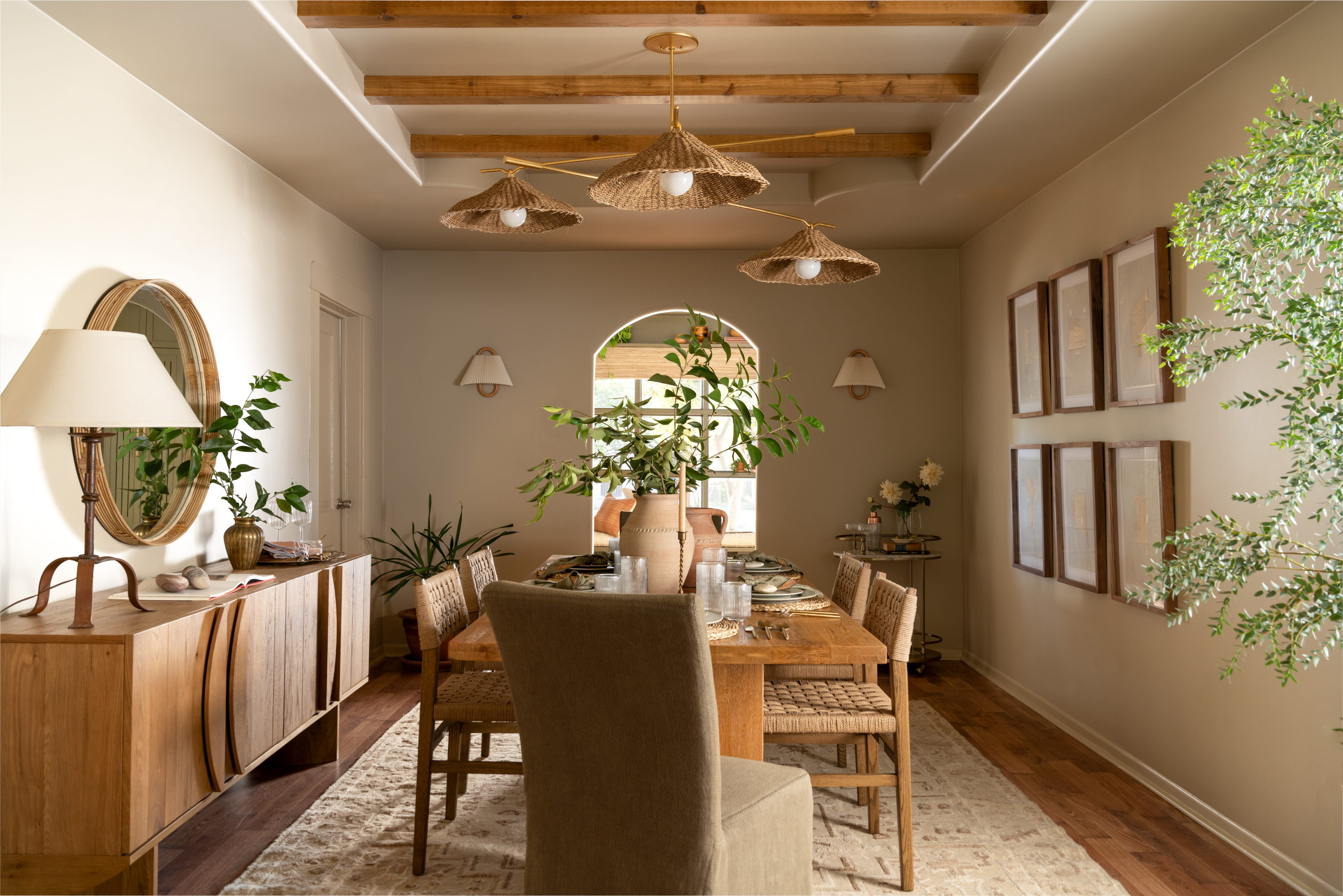 A Southwestern-style dining room renovated by Joanna Gaines and featured on Mini Reni.